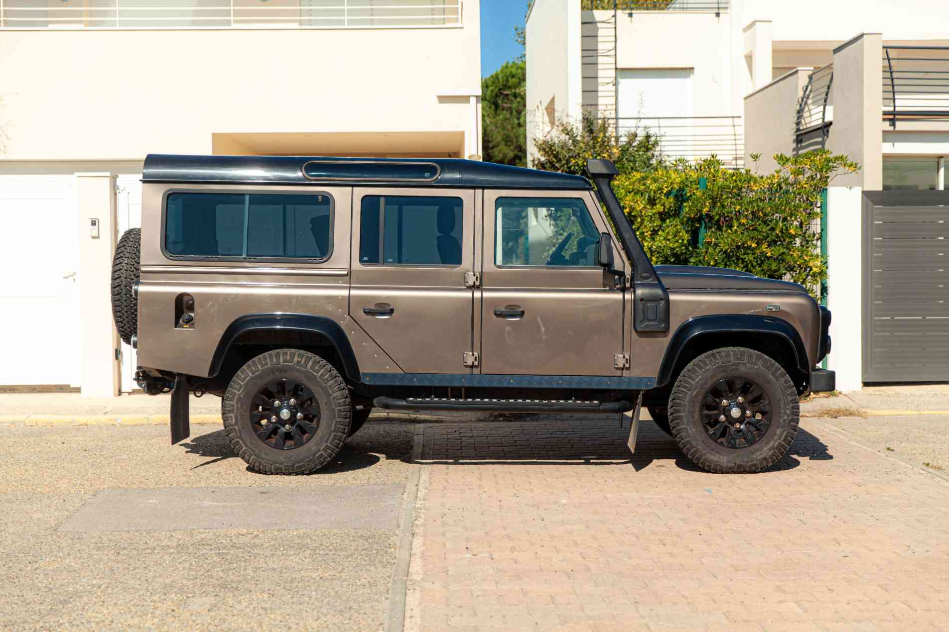 LAND ROVER Defender Special Edition - Rough II 110 SW 2013