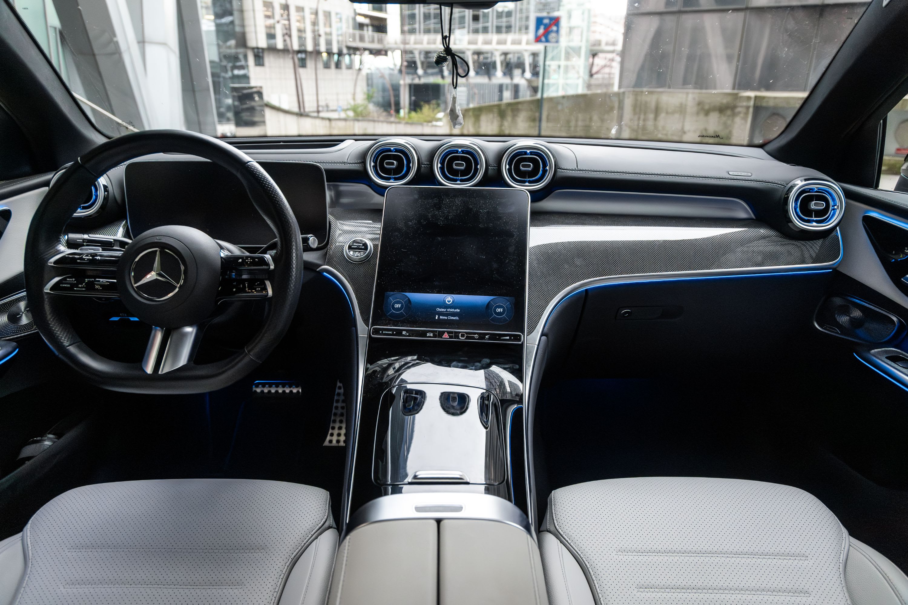 MERCEDES BENZ Classe Glc Coupé 200 Amg Line  2024 occasion intérieur (1)