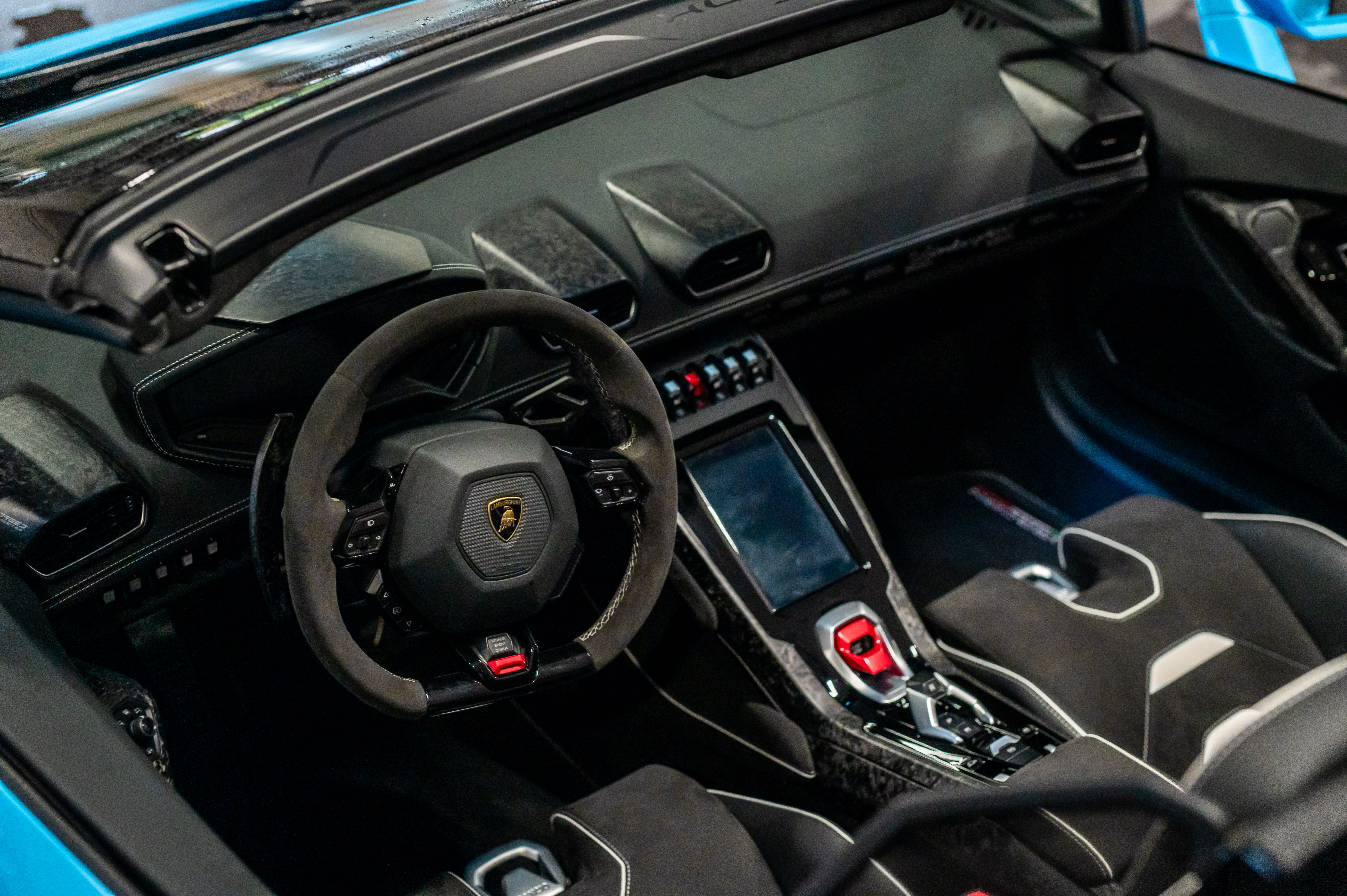LAMBORGHINI Huracán Evo Spyder 2021 used interior (1)