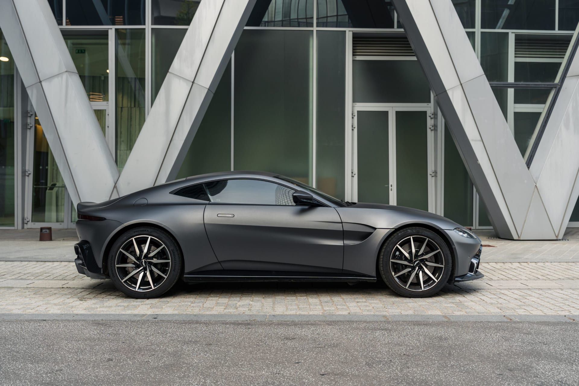 Aston Martin Vantage V8 