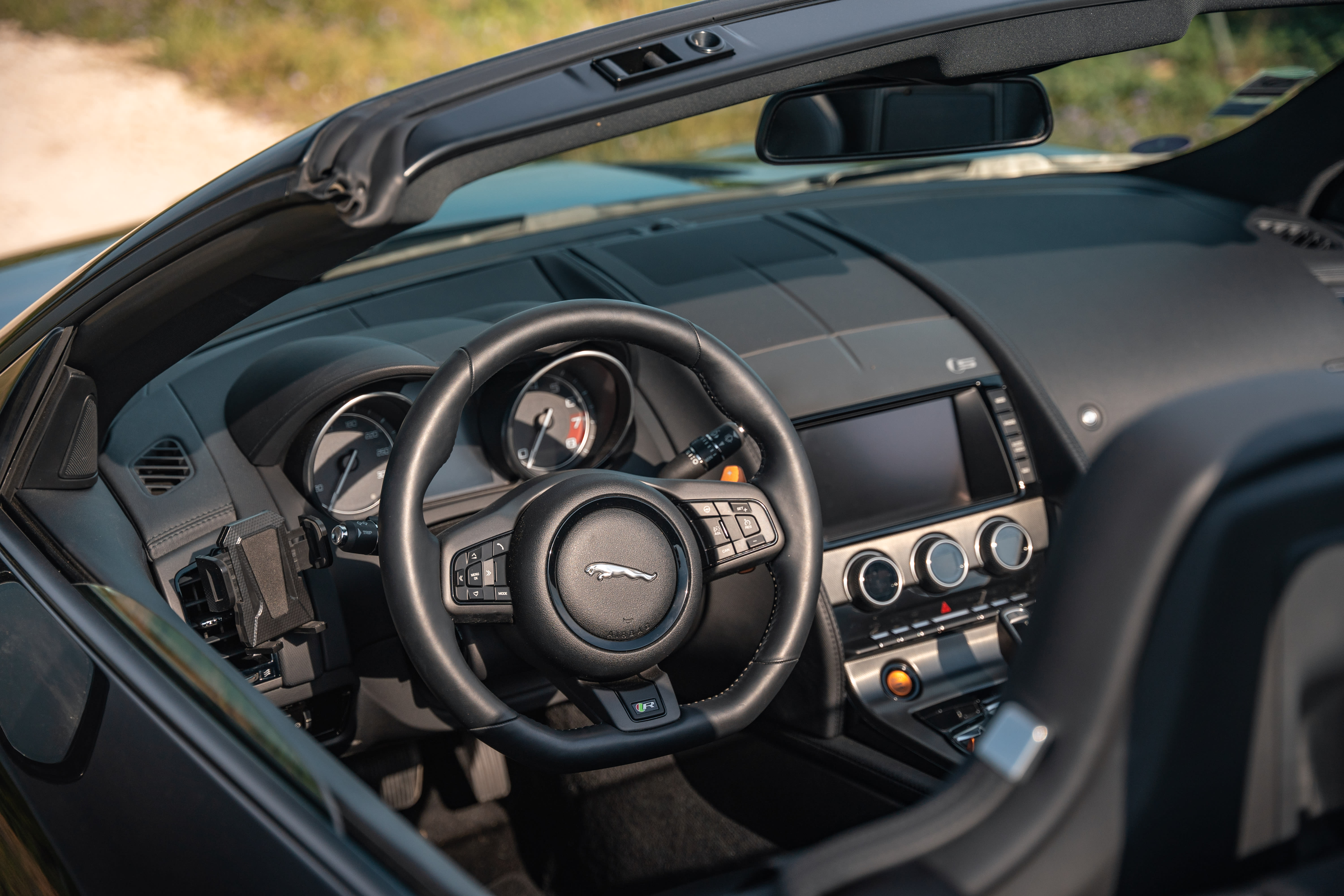 JAGUAR F-type  Cabriolet  2014 occasion intérieur (1)