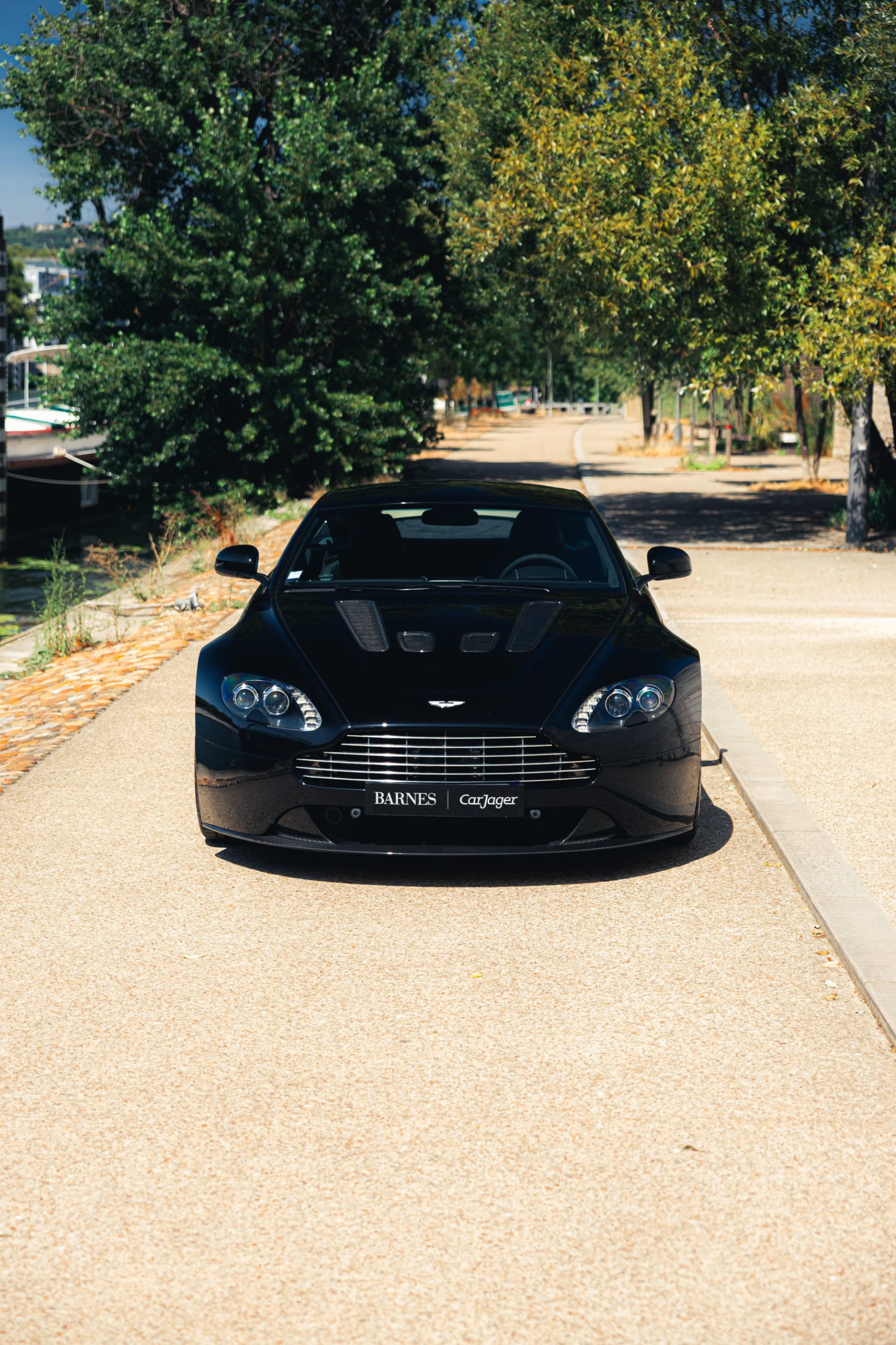 ASTON MARTIN Vantage V12 Carbon Black Edition 2012 occasion détails (1)