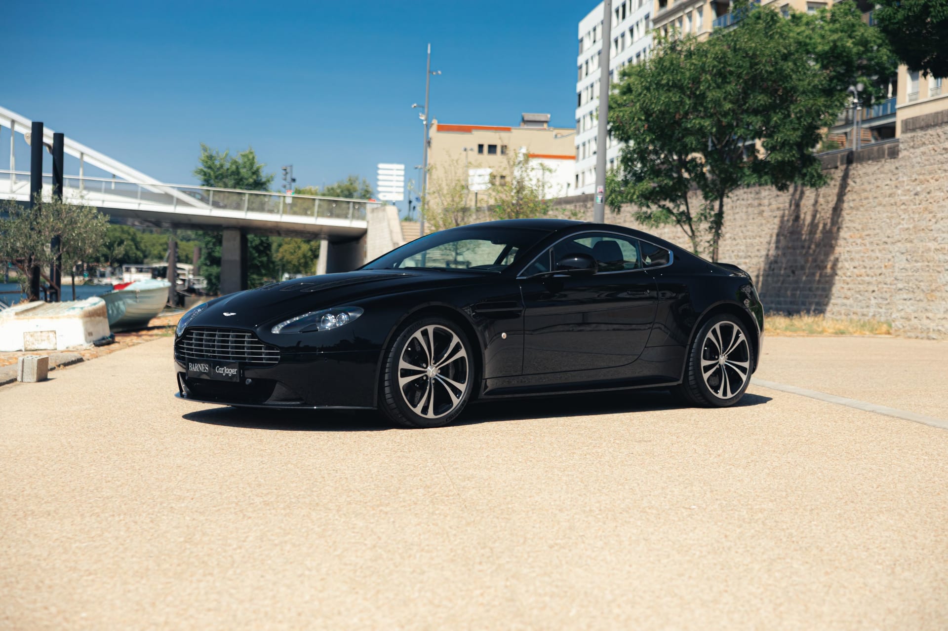 Aston Martin Vantage V12 Carbon Black Edition