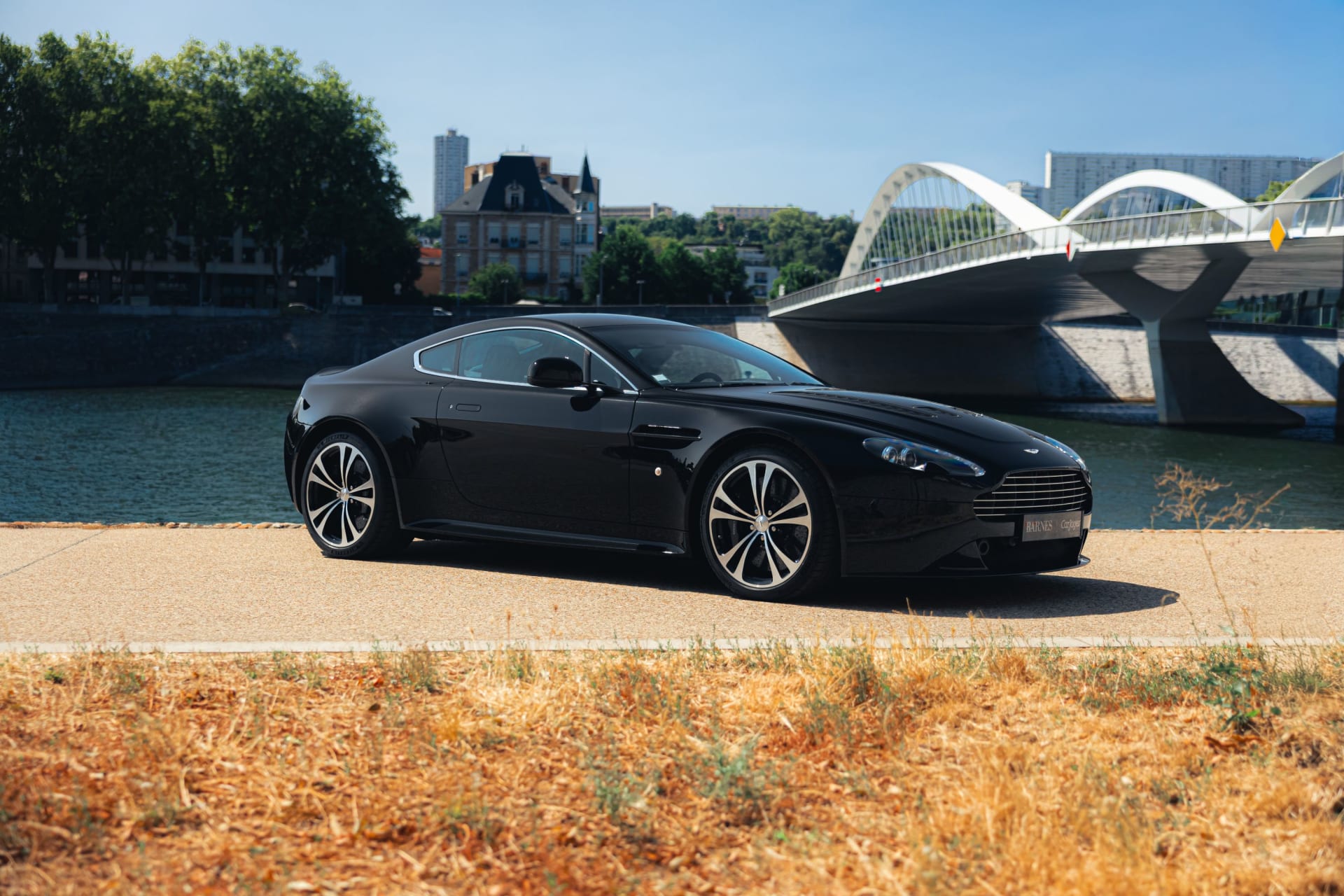 Aston Martin Vantage V12 Carbon Black Edition
