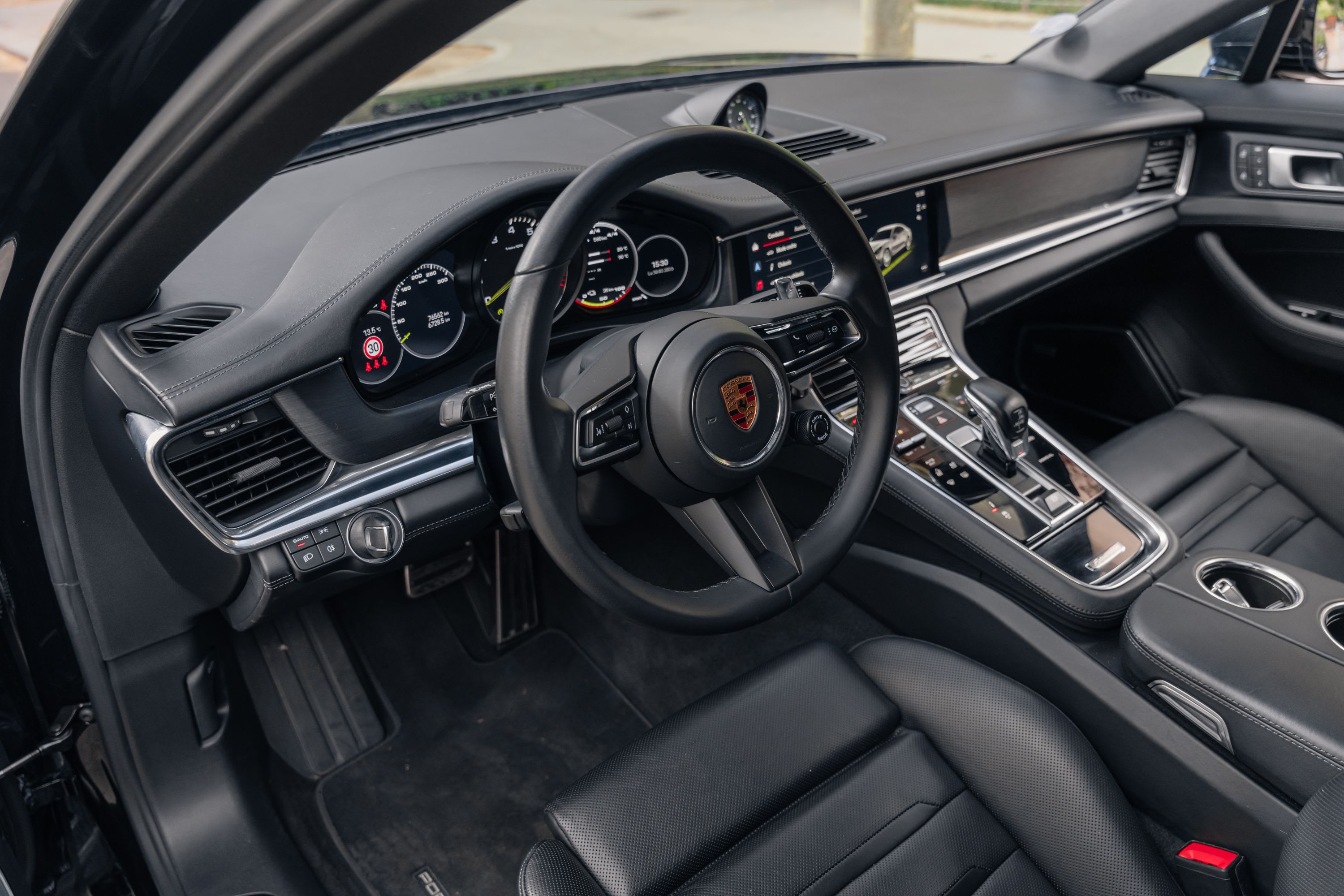 PORSCHE Panamera  4 Platinium E-hybrid V6 2022 occasion intérieur (1)