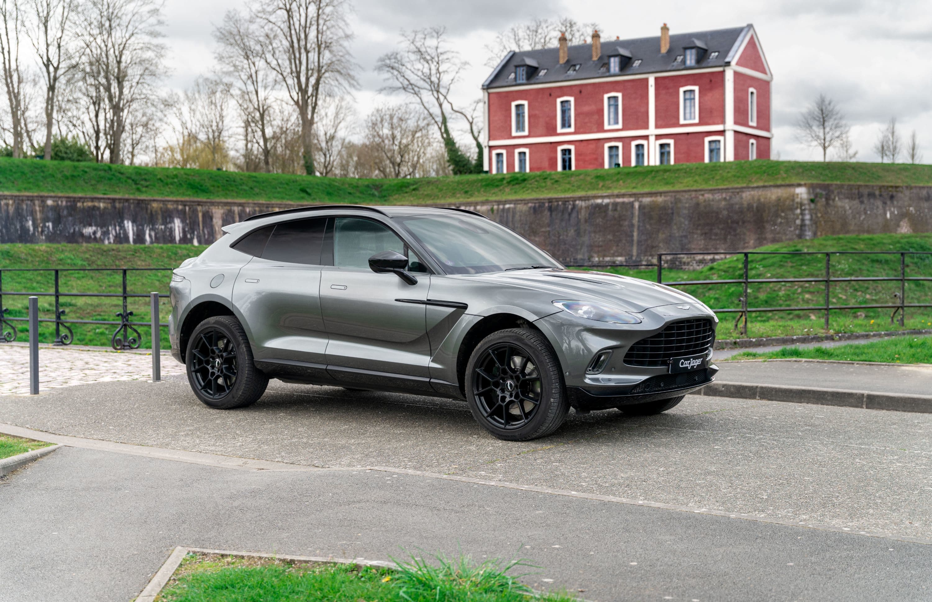 Aston Martin Dbx
