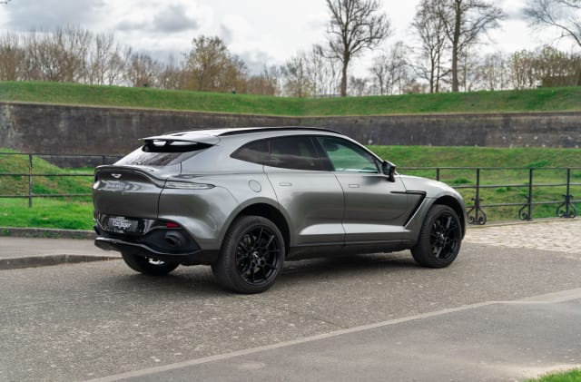 Aston Martin Dbx