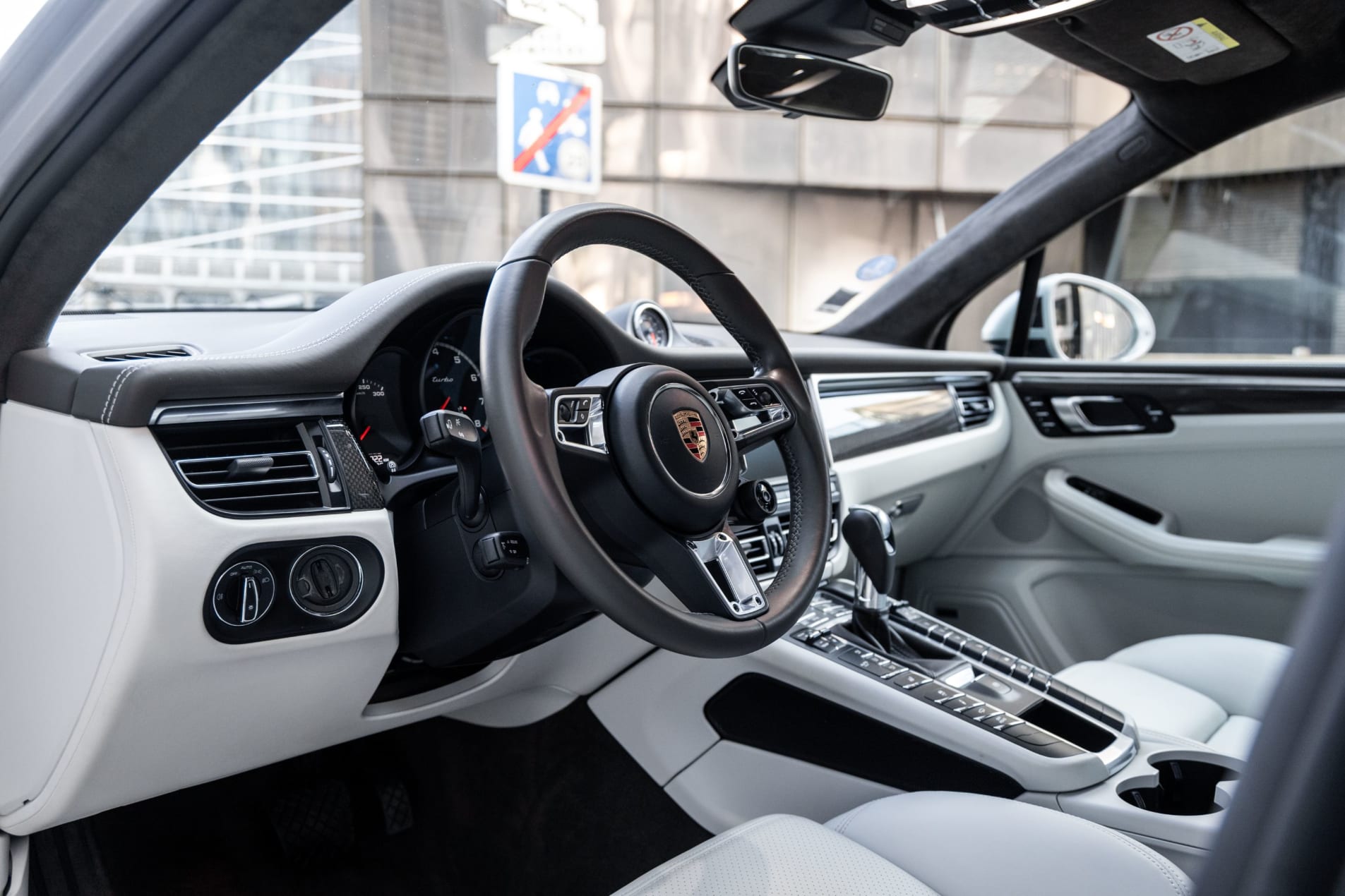 PORSCHE Macan II TUrbo 2019