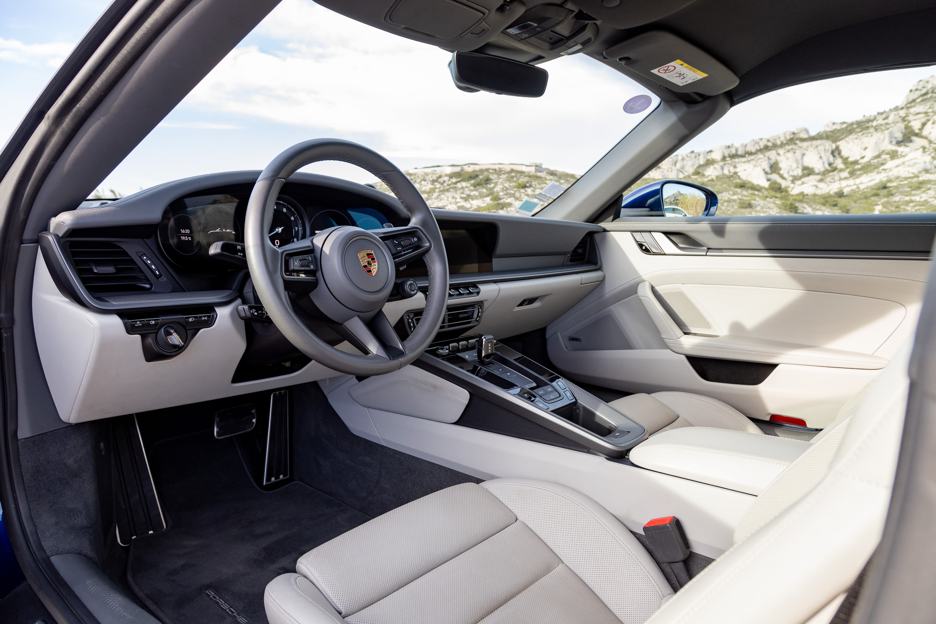 PORSCHE 911 992.1 Carrera 4s 2019 used interior (1)