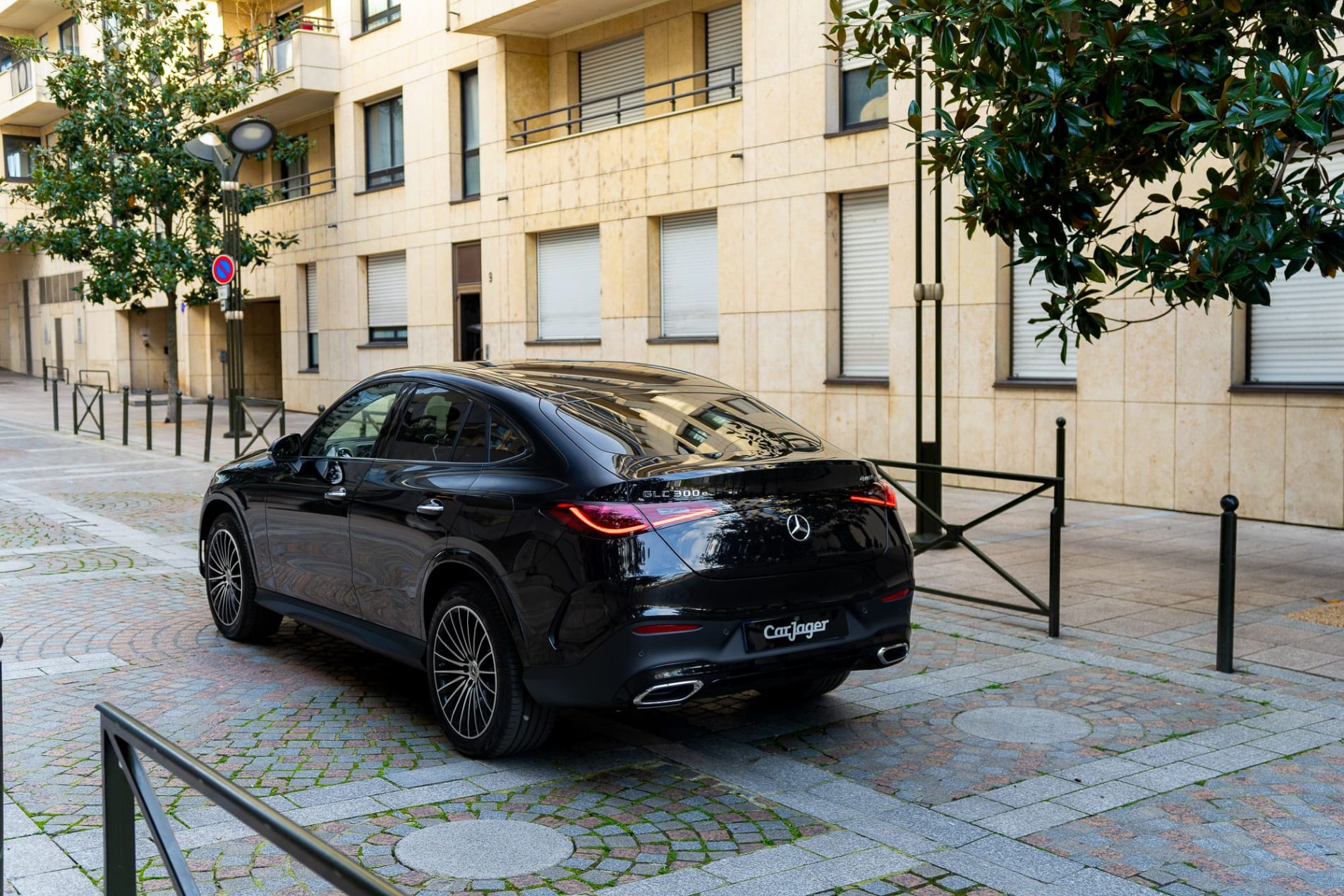 mercedes-benz glc coupe 300e AMG1