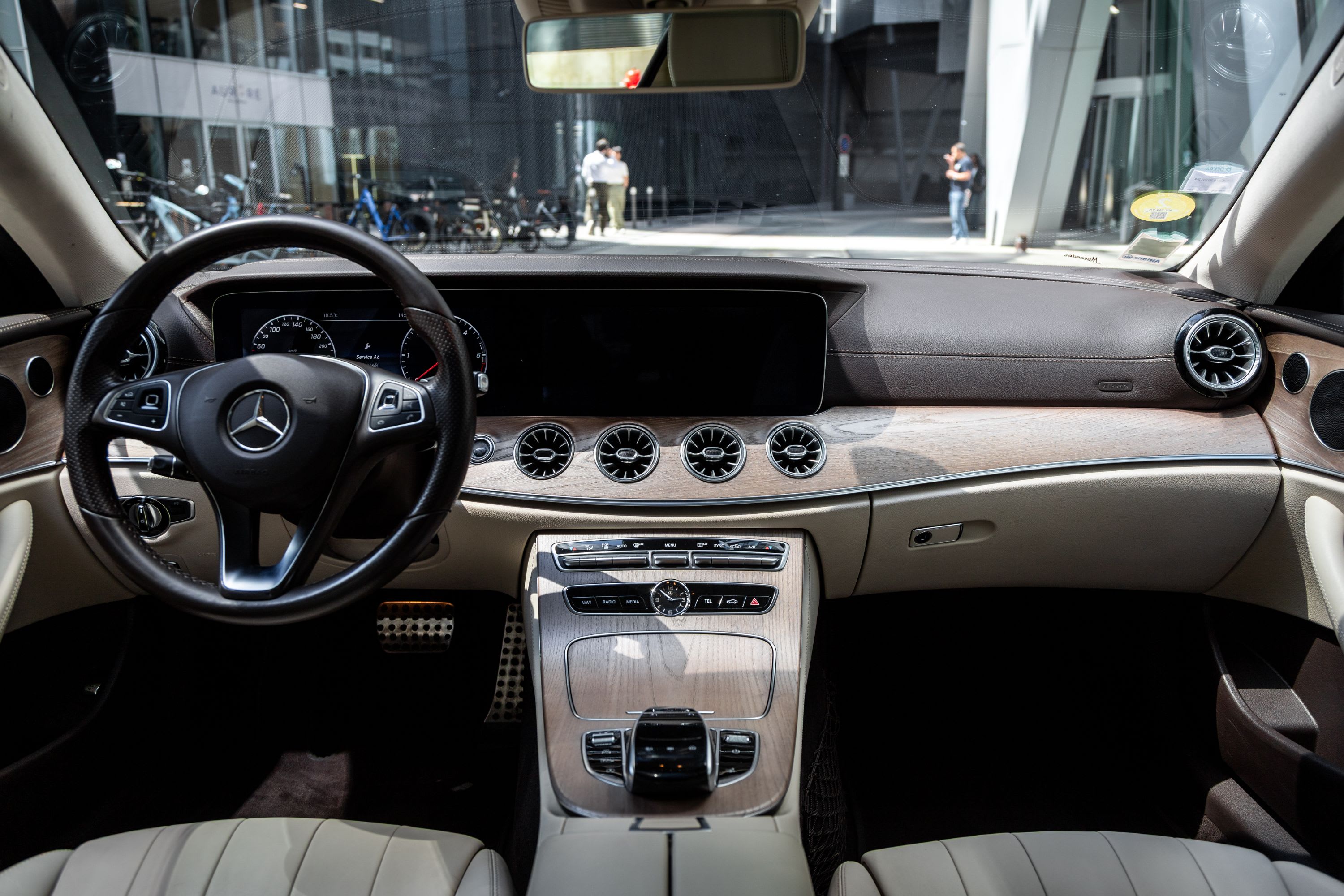 MERCEDES BENZ Classe E 220d 2018 occasion intérieur (1)