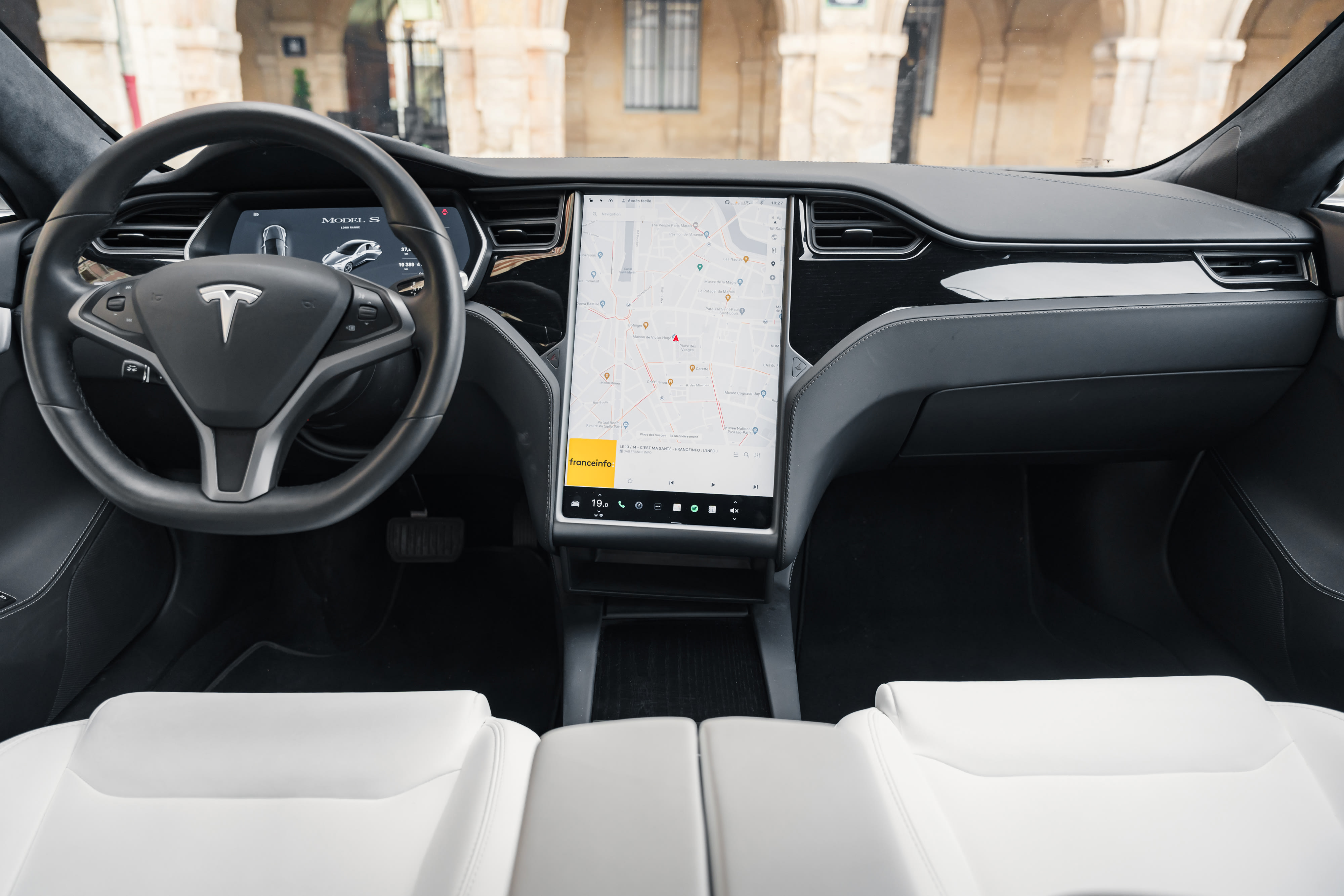 TESLA Model S Long Range 2020 used interior (1)