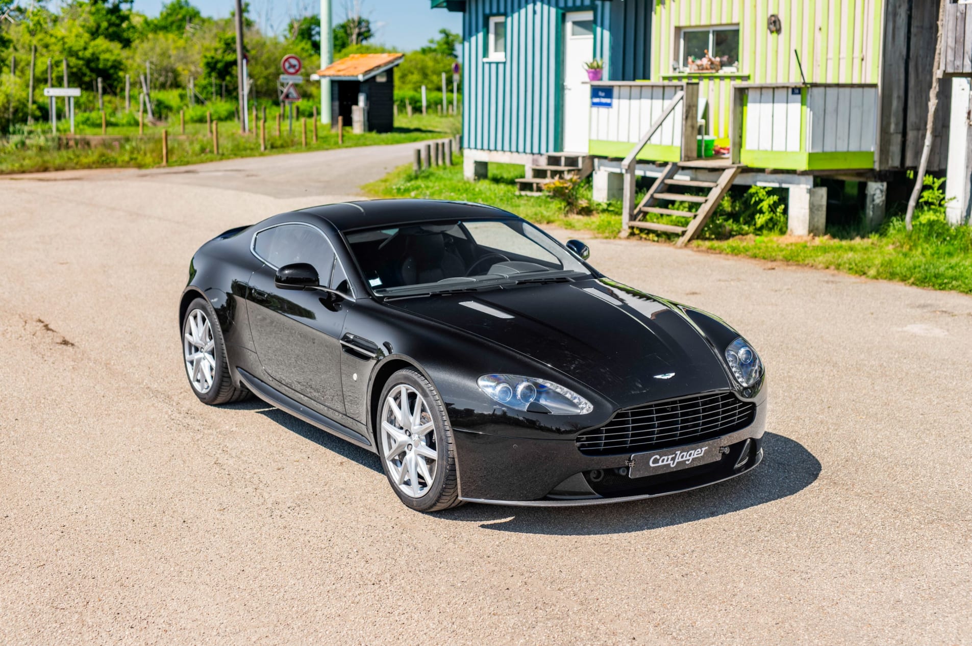ASTON MARTIN V8 vantage 2013
