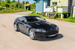 ASTON MARTIN V8 vantage 2013
