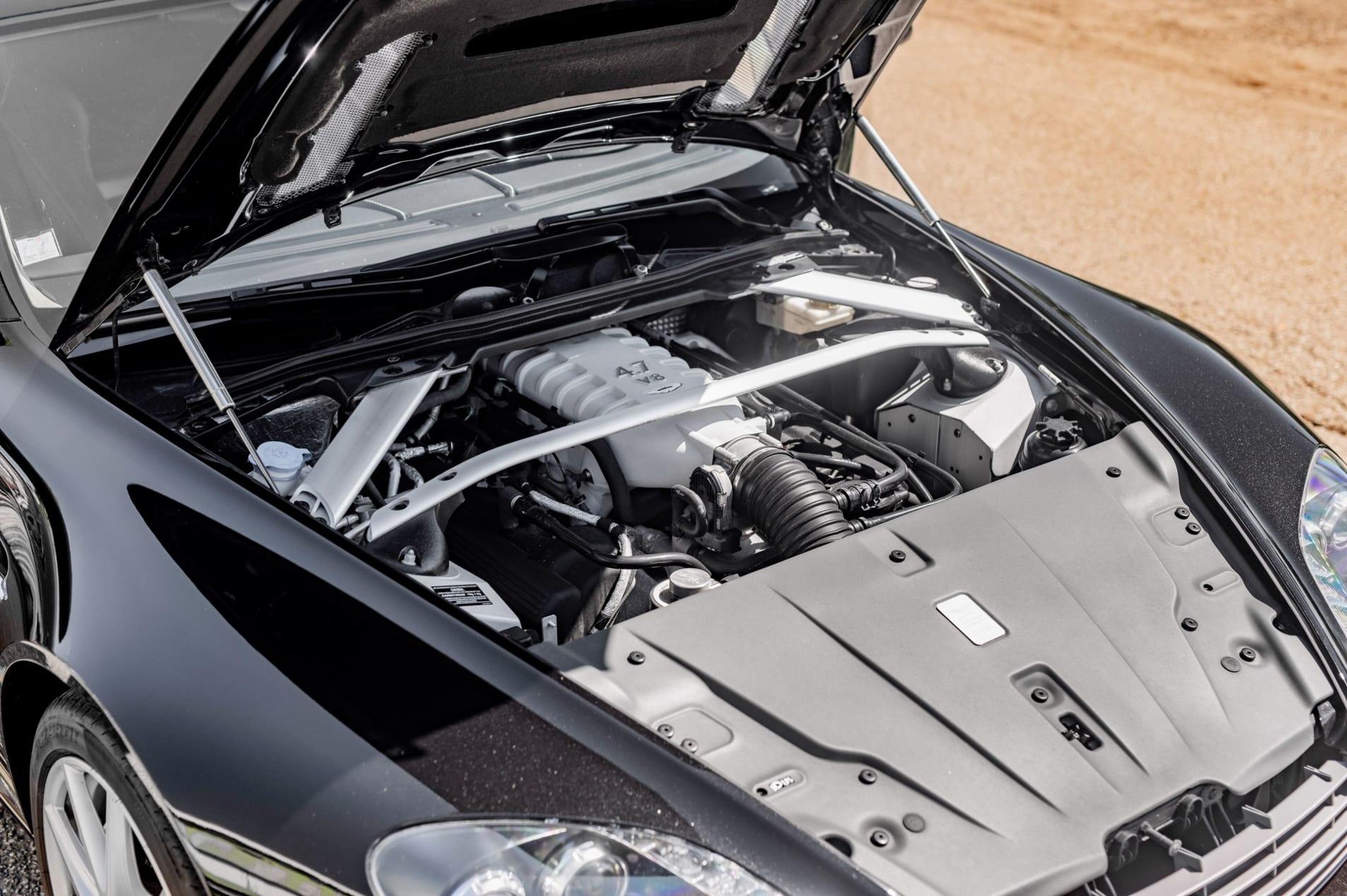 ASTON MARTIN V8 vantage 2013