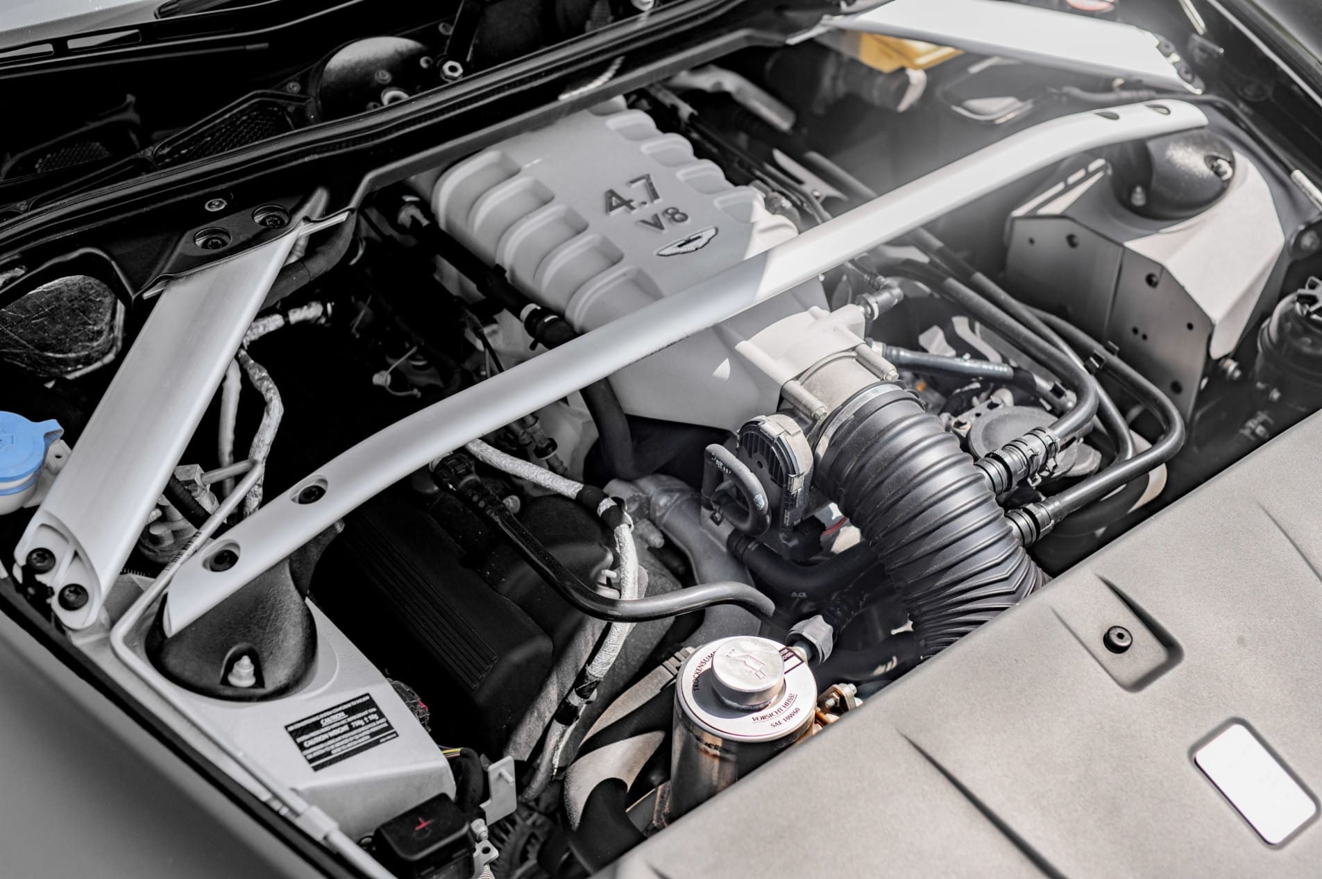 ASTON MARTIN V8 vantage 2013
