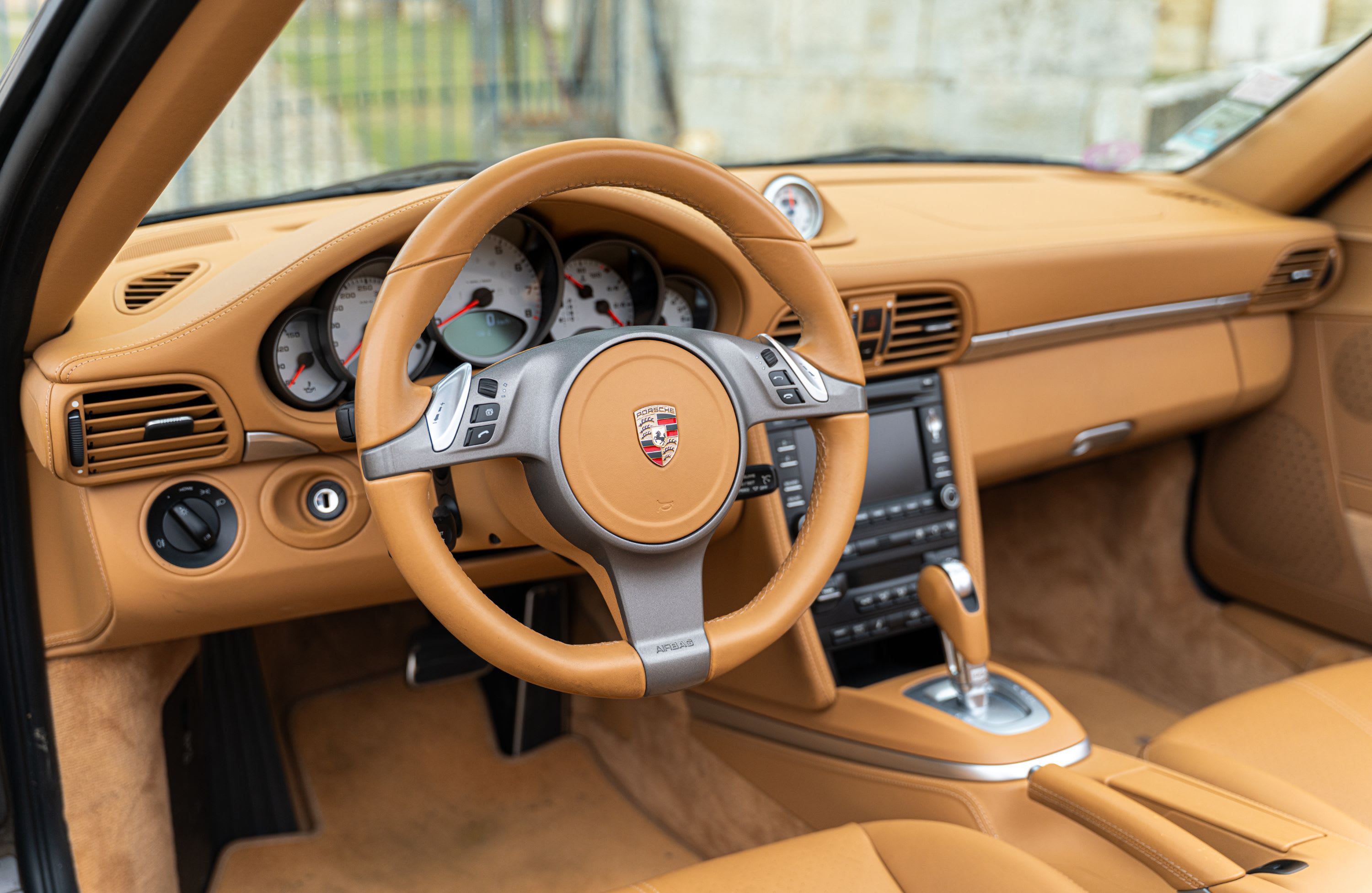 PORSCHE 911 997.2 Carrera 4s 2008 used interior (1)