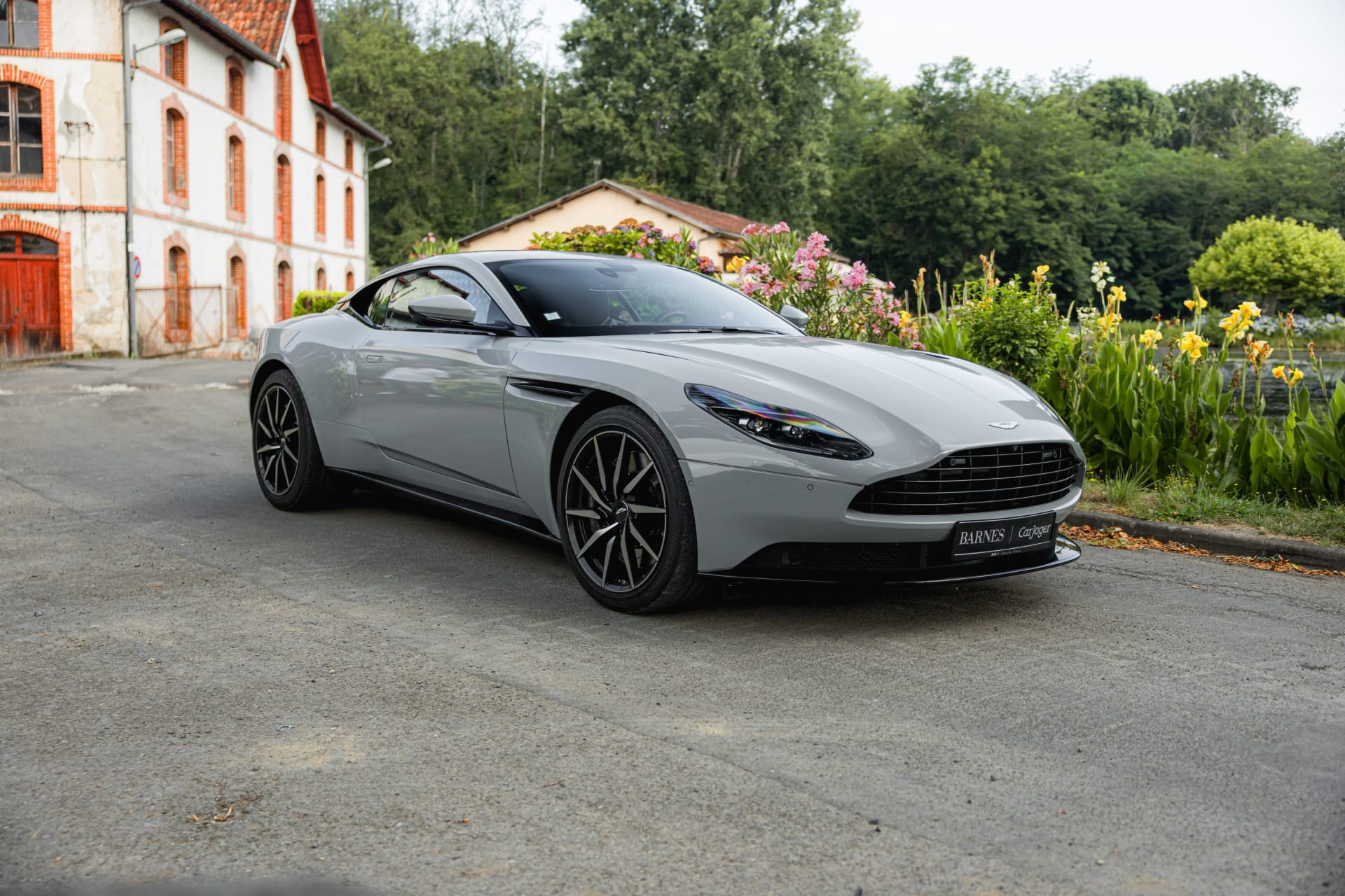 Aston Martin Db11 V8