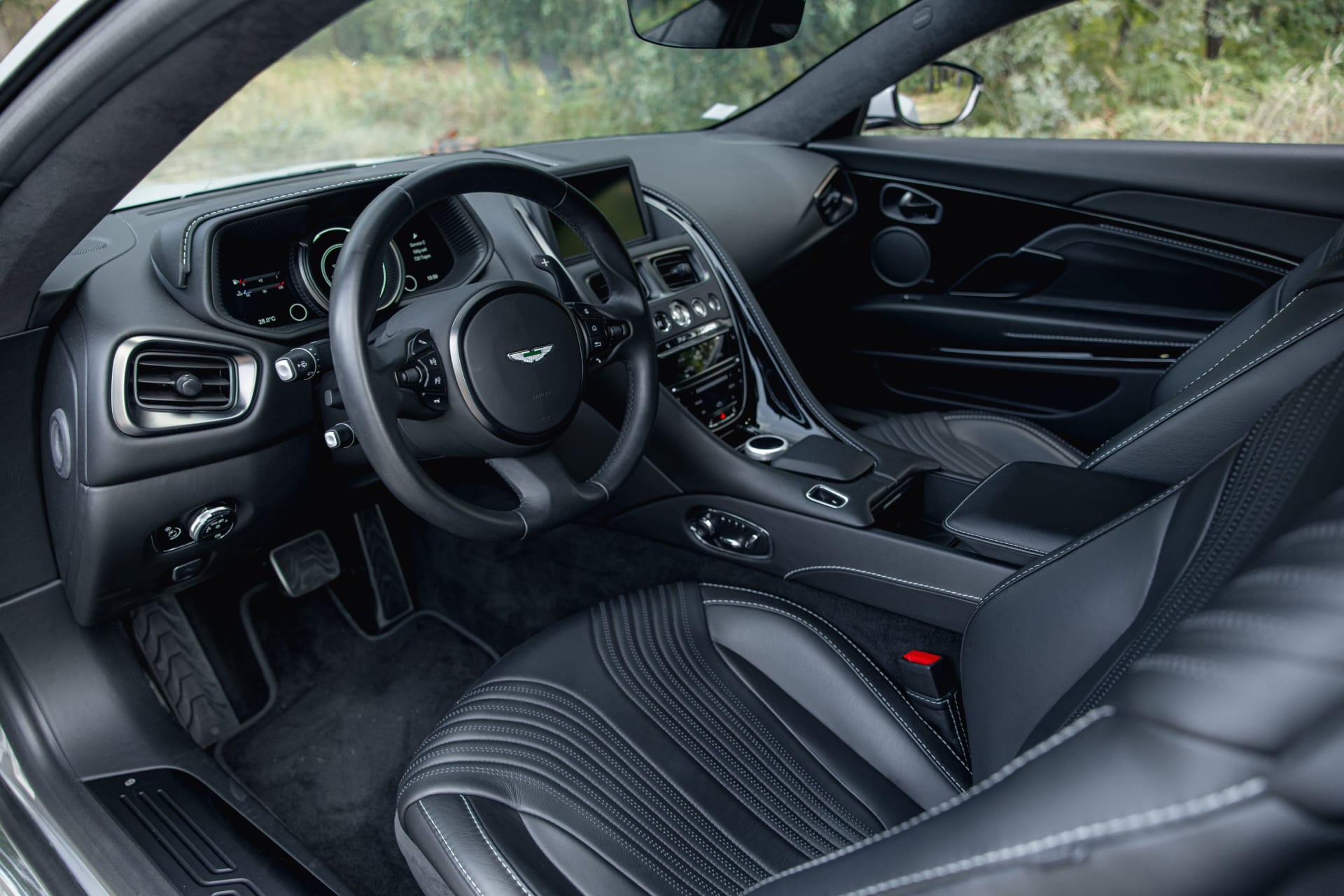 Aston Martin Db11 V8