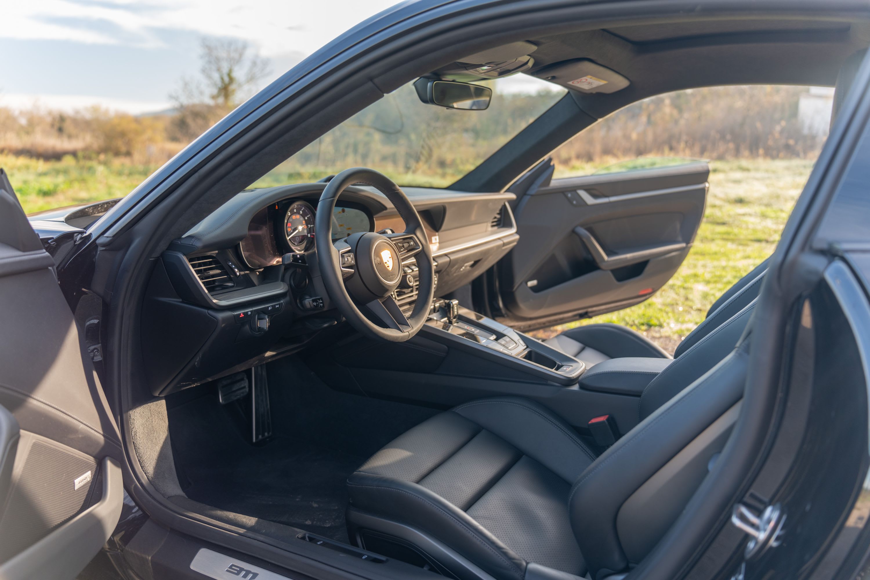 PORSCHE 911 992.1 Carrera 4s 2023 used interior (1)