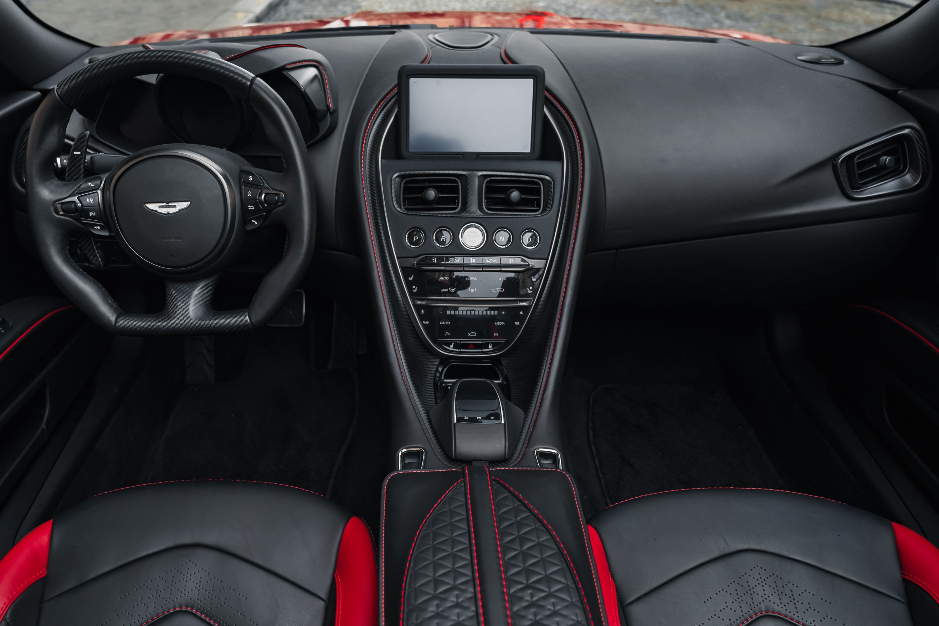 ASTON MARTIN Dbs 3rd Generation Iii Superleggera Volante 2023 used interior (1)