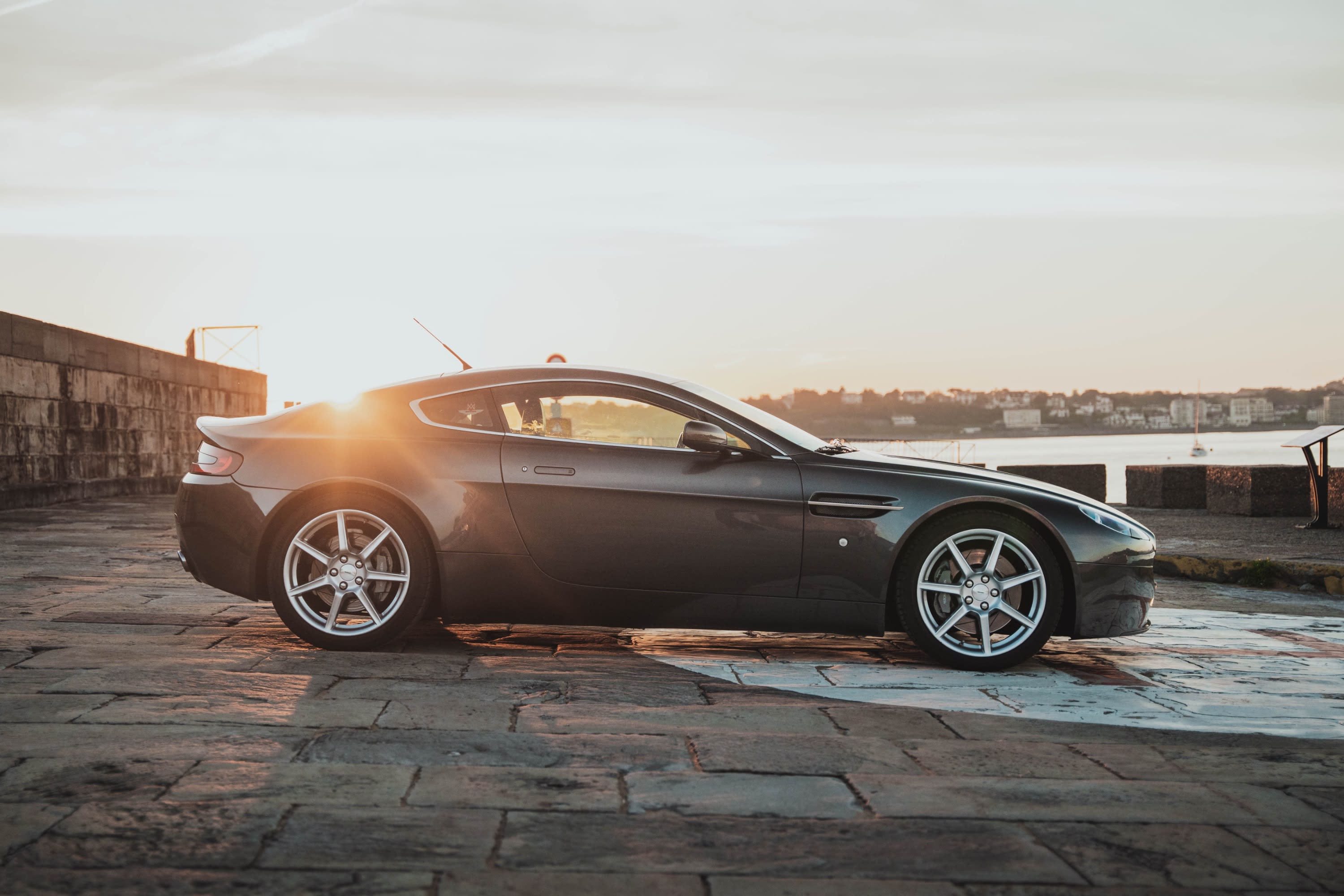 Aston Martin Vantage 4.3