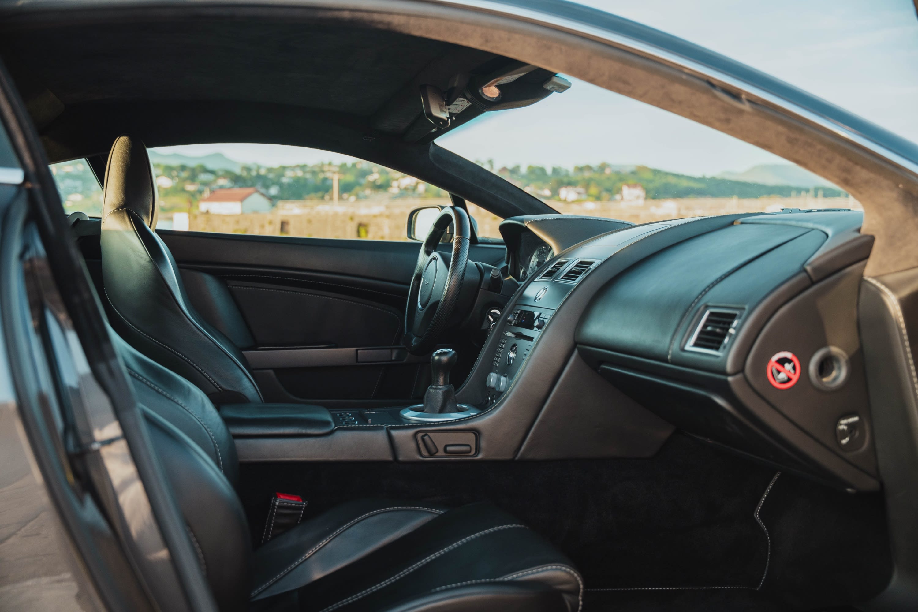 ASTON MARTIN Vantage 4.3 2006 occasion intérieur (1)