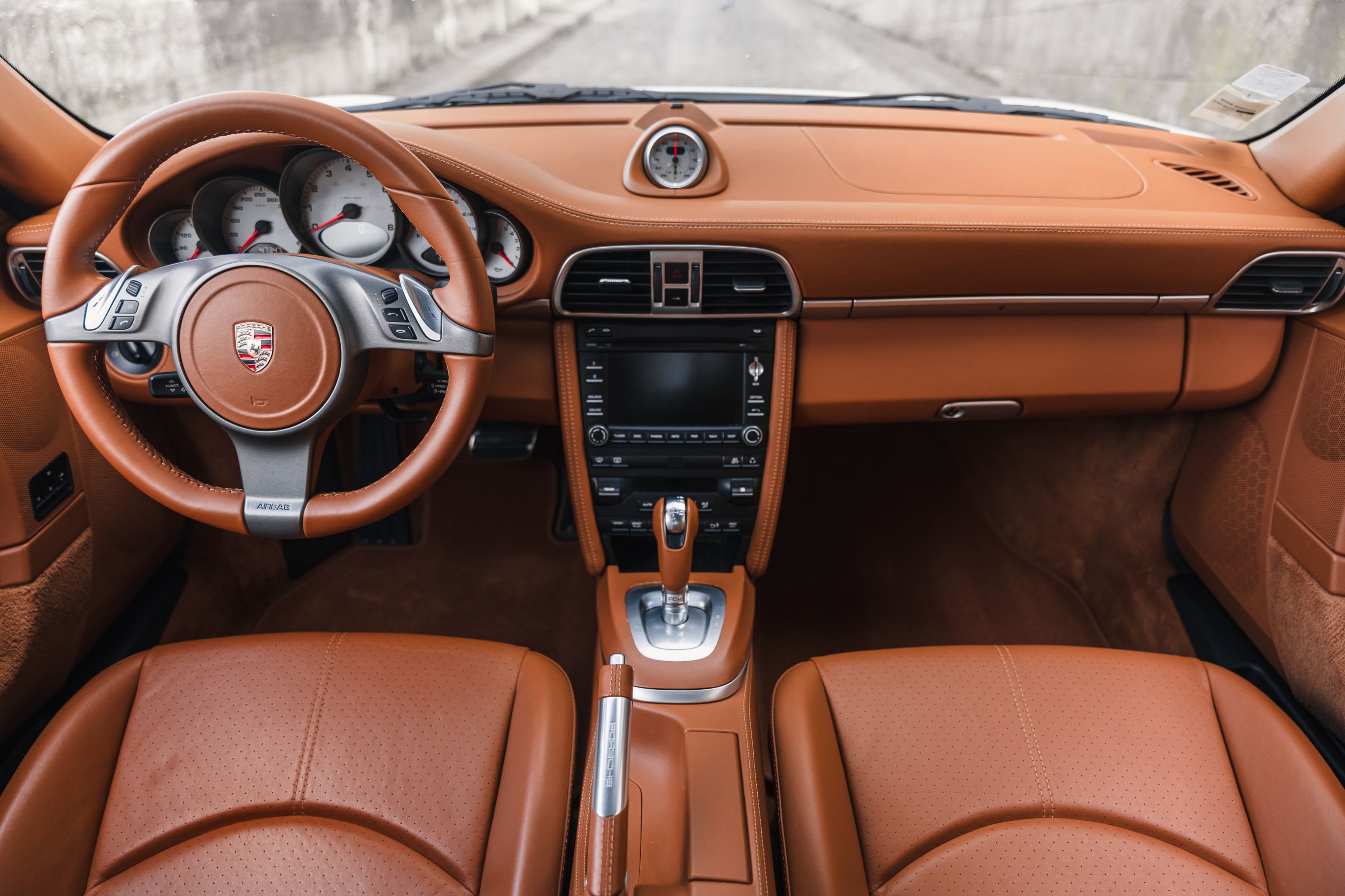 PORSCHE 911 997.2 Carrera 4s 2009 used interior (1)