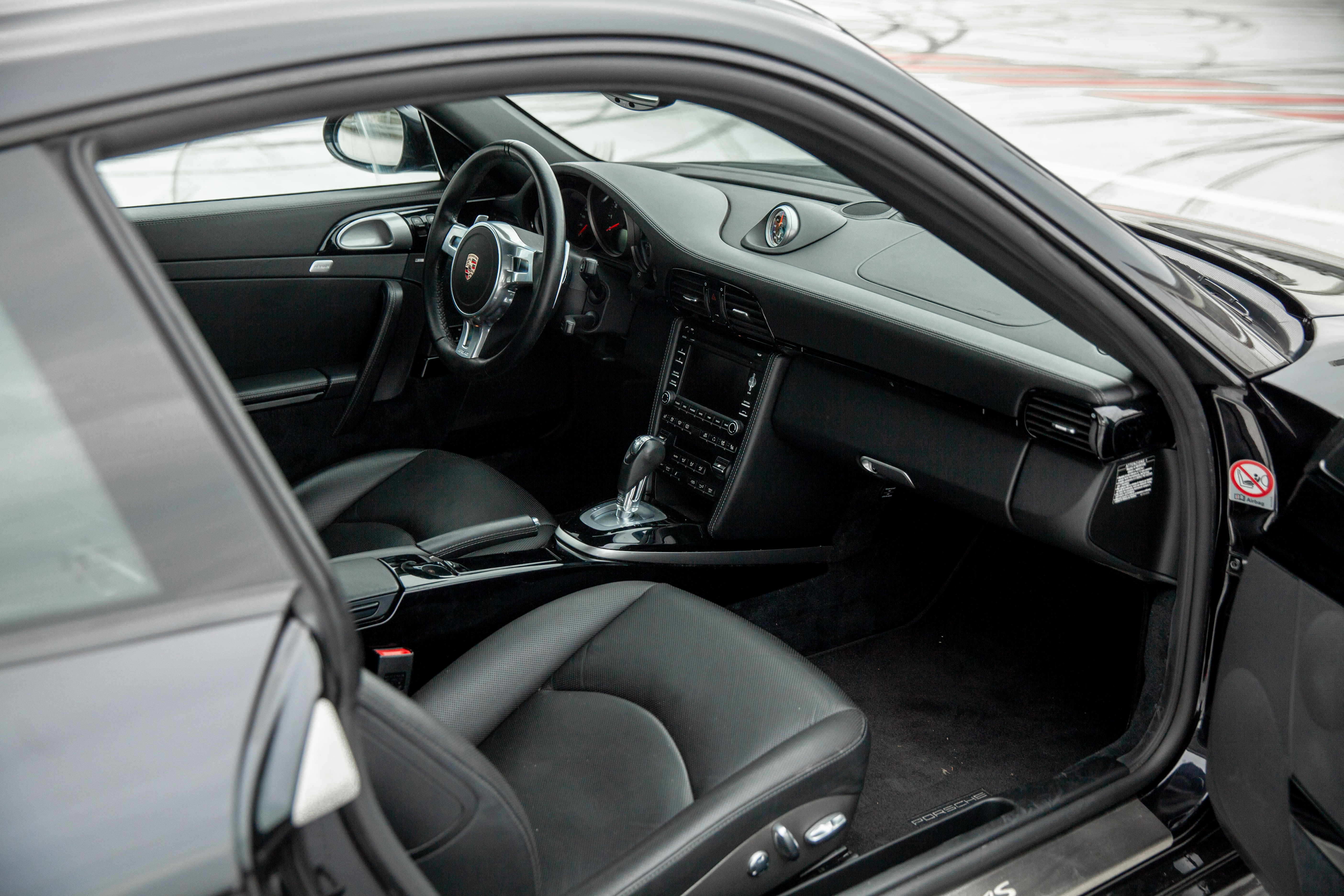 PORSCHE 911 997.2 Carrera 4s 2010 used interior (1)