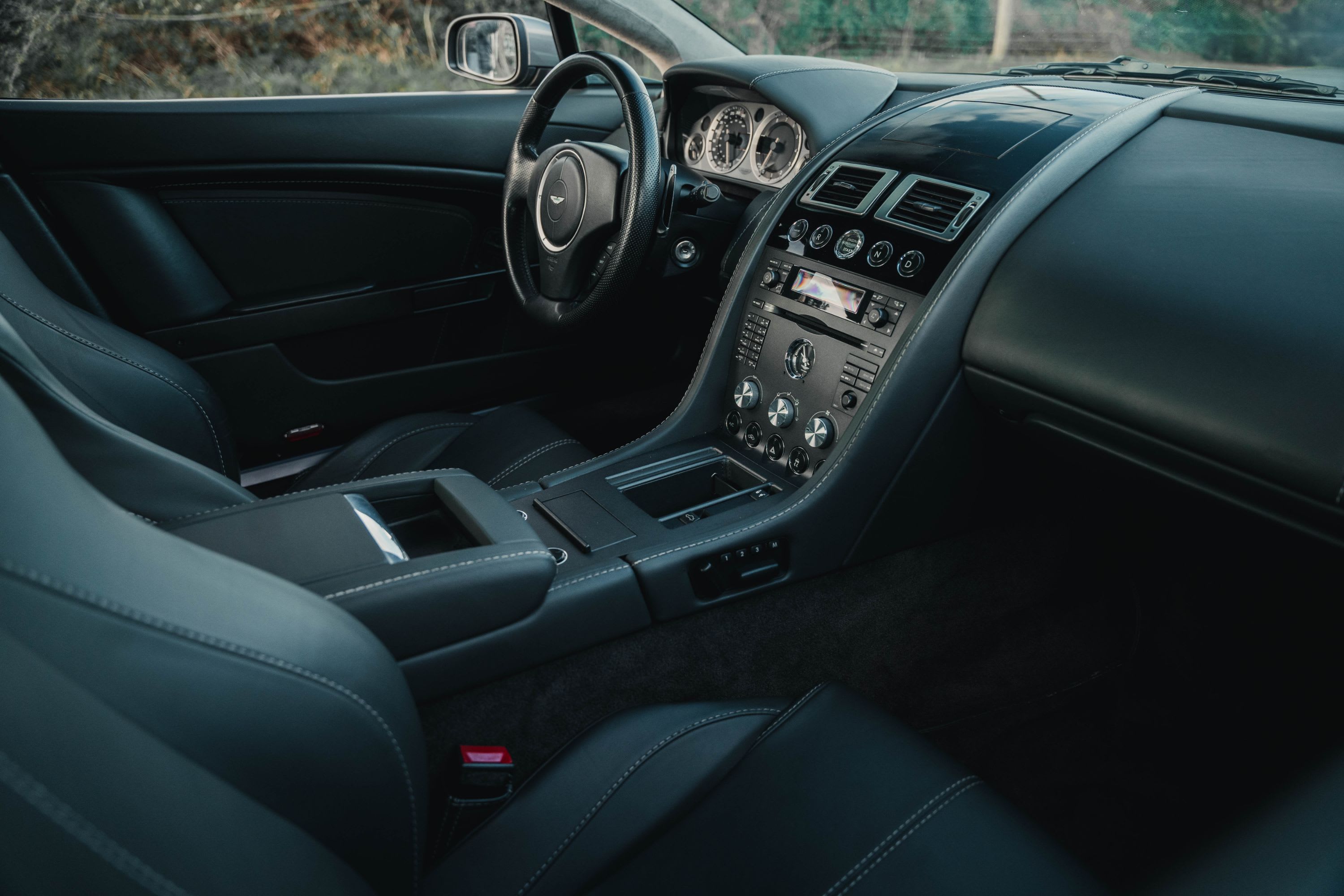 ASTON MARTIN Vantage   2007 used interior (1)