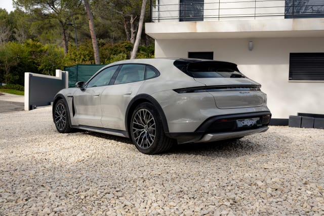 Porsche Taycan 4 Cross Turismo