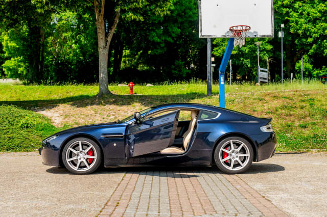 Aston Martin V8 Vantage 4.3