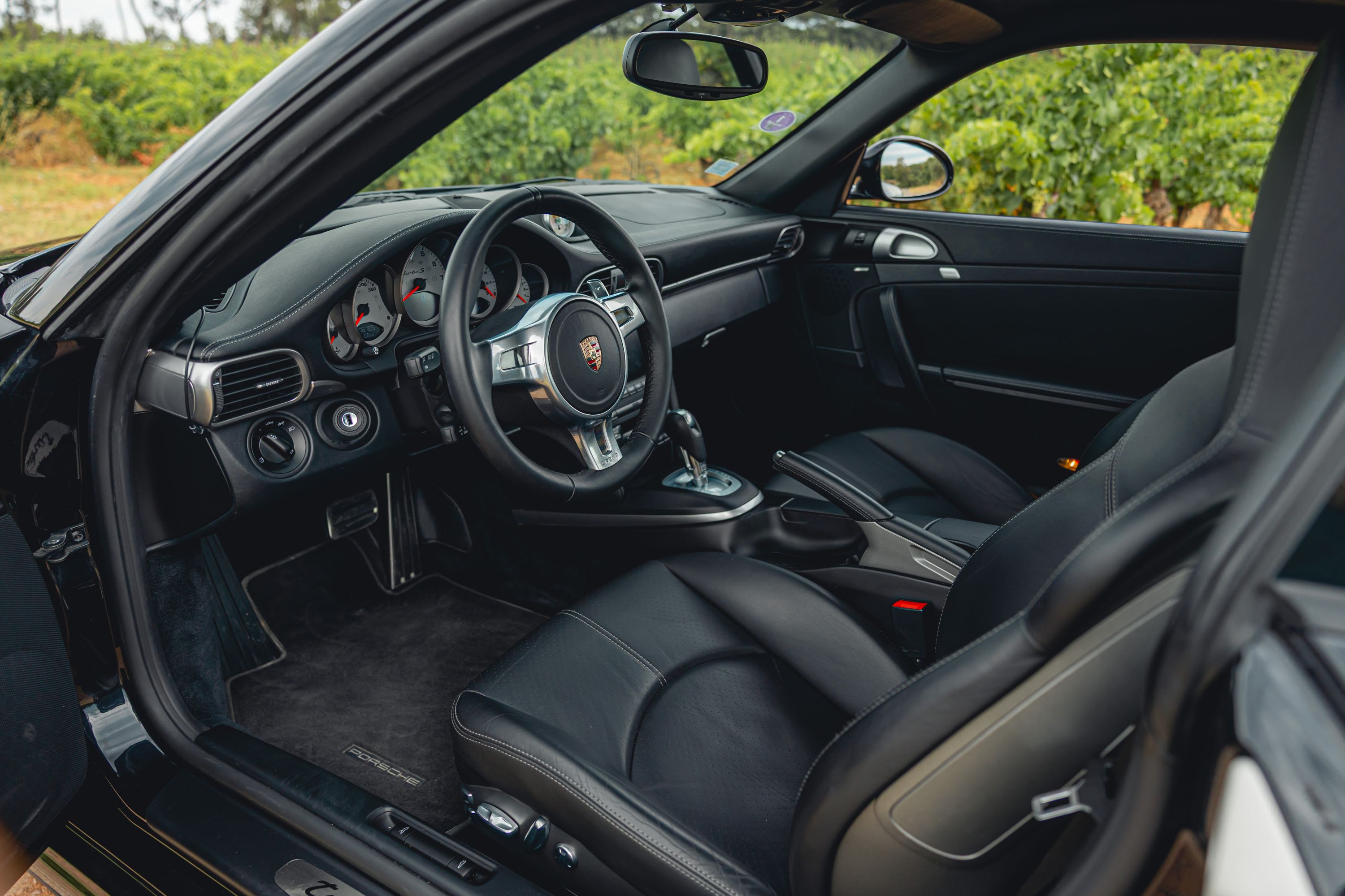 PORSCHE 911 997.2 Turbo S 2010 occasion intérieur (1)