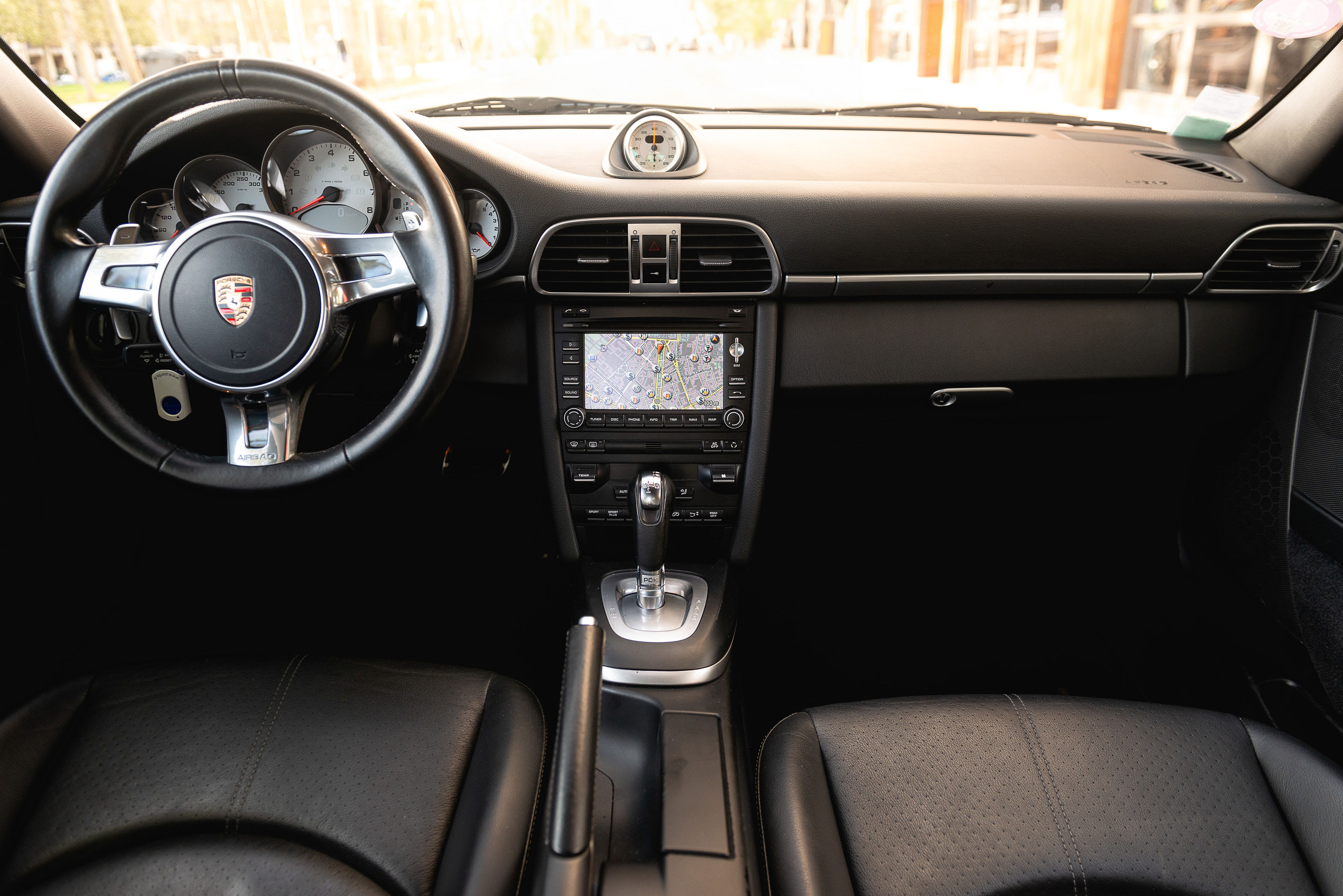 PORSCHE 911 997.2 Carrera S 2011 used interior (1)