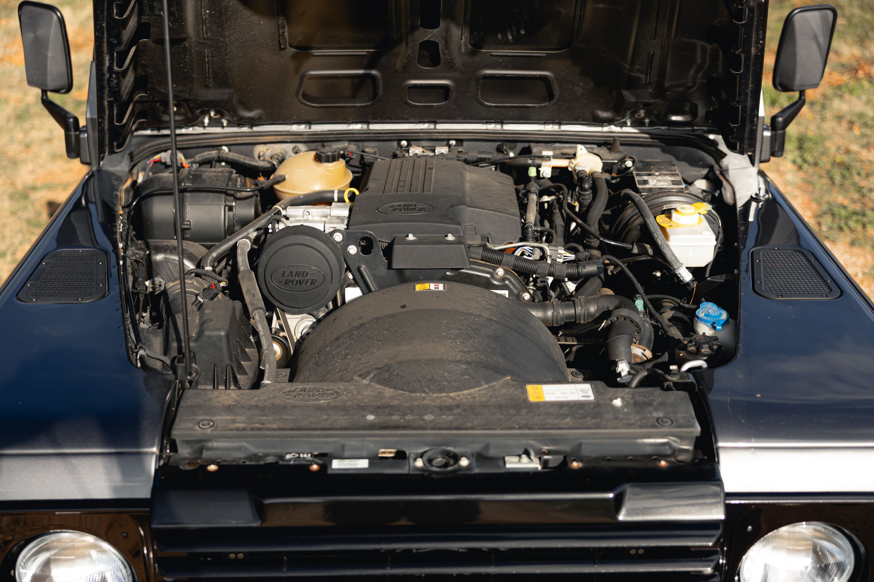 LAND ROVER Defender 90 “black Edition” 48/150 2014 occasion mécanique (1)