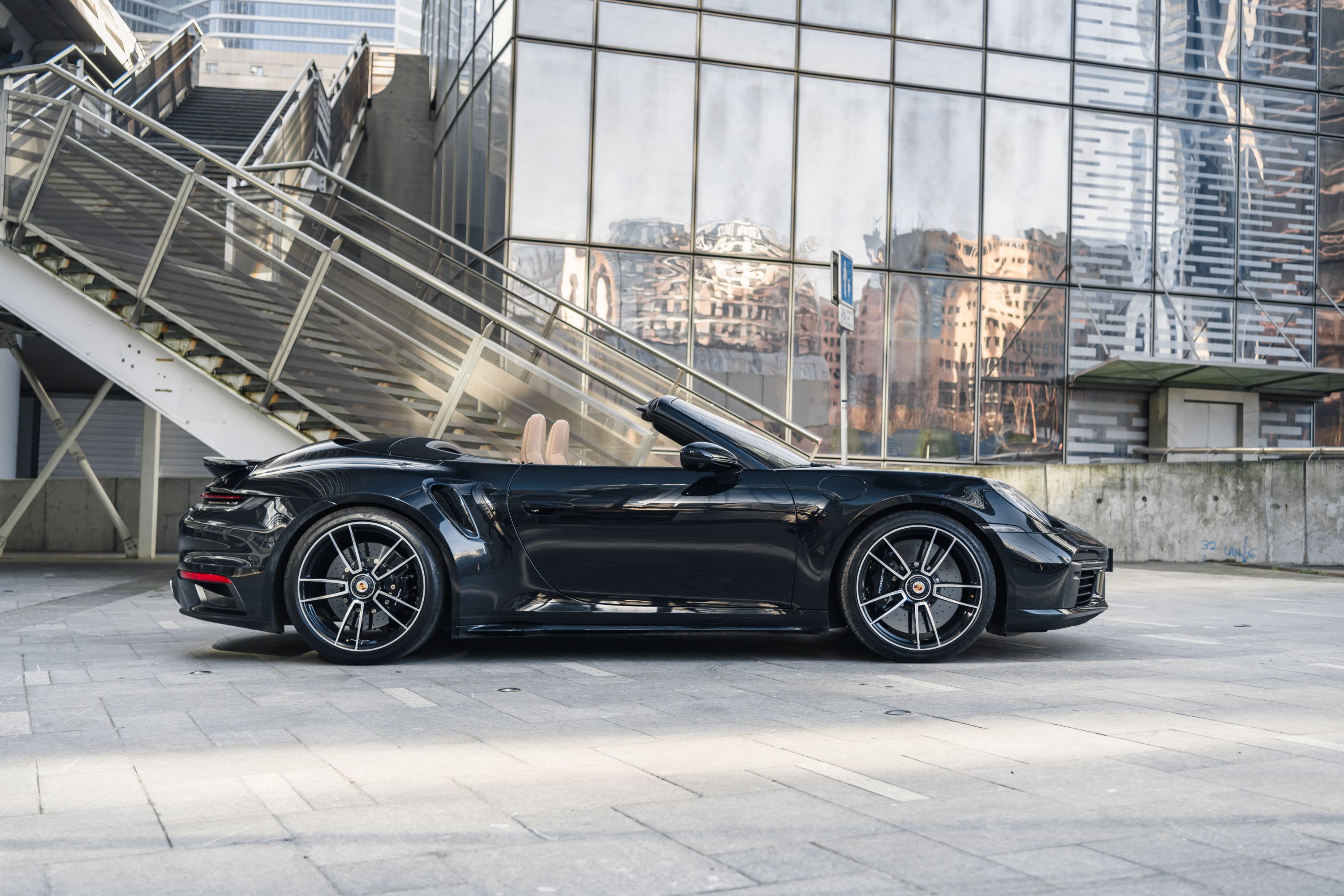 PORSCHE 911 992.1 Turbo S Cabriolet 2020 occasion extérieur (2)