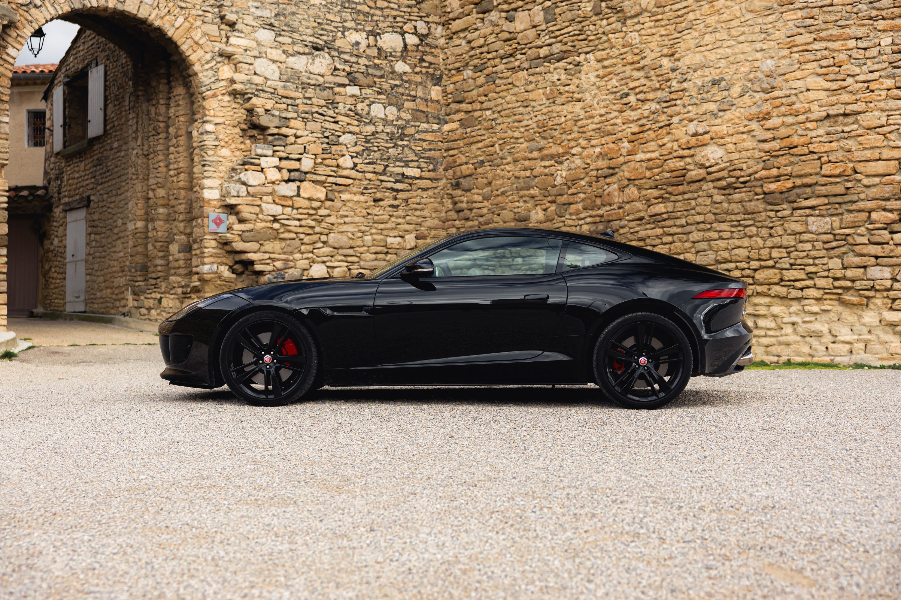Jaguar F-type R