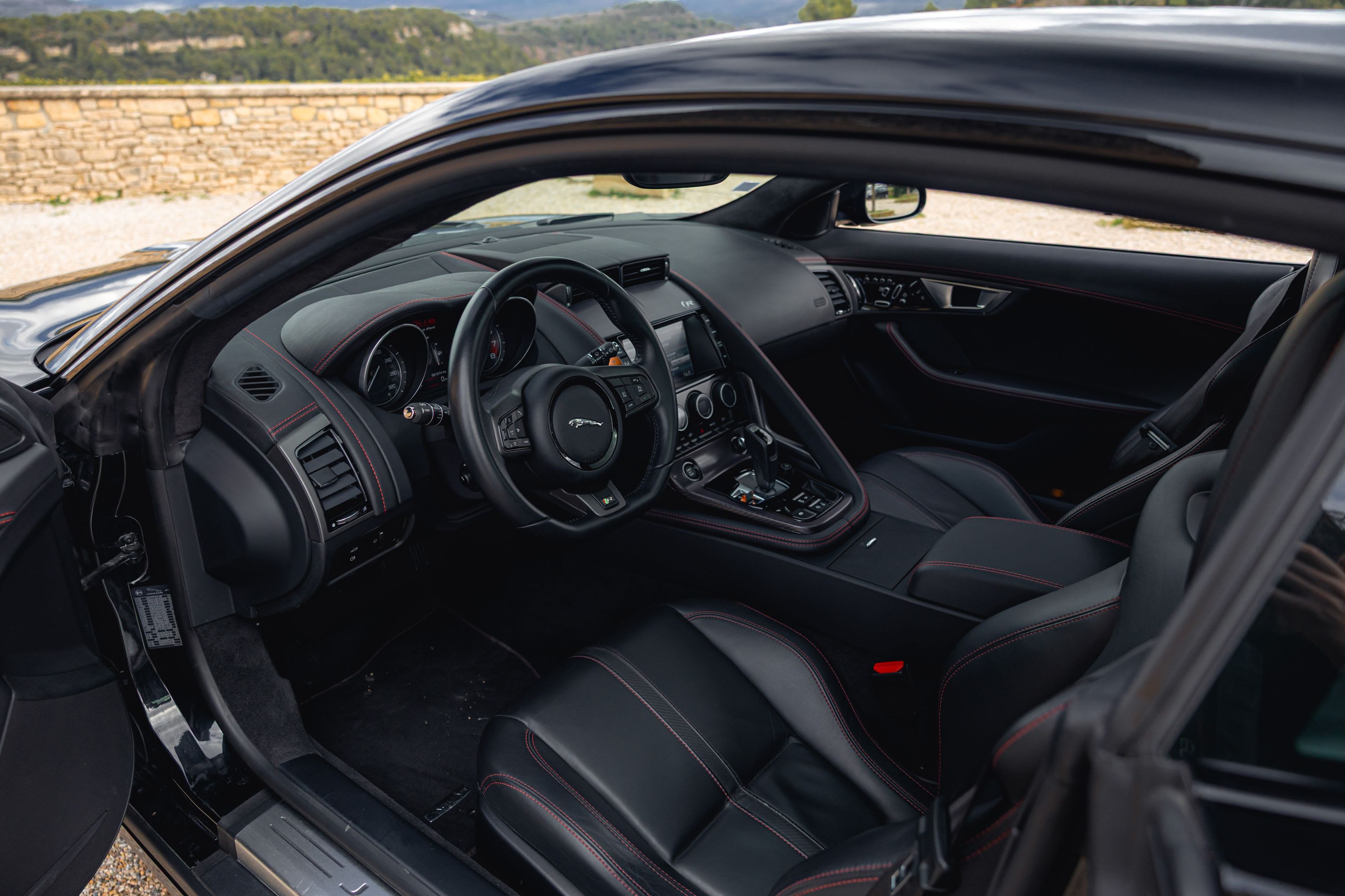 JAGUAR F-type R 2014 occasion intérieur (1)