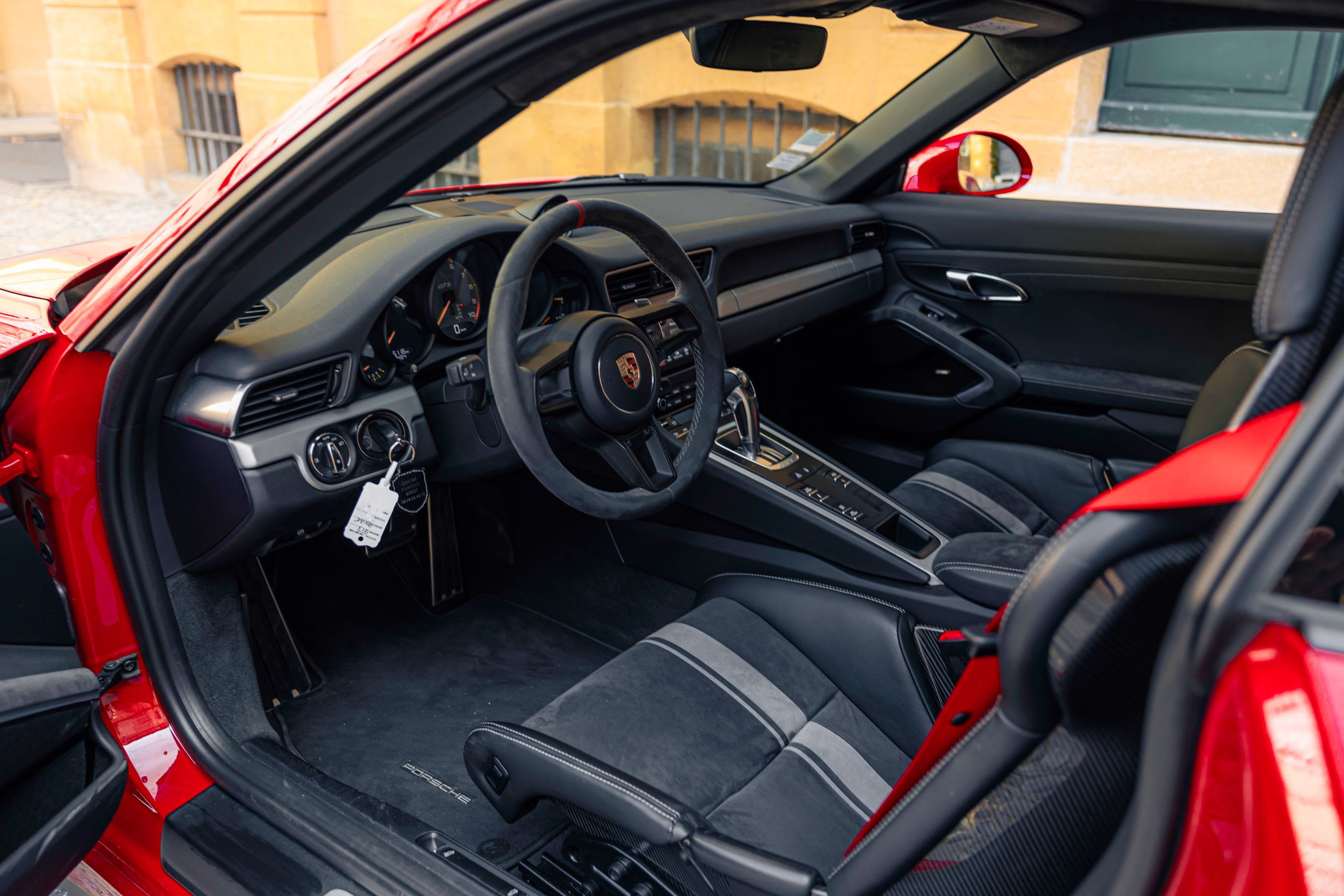 PORSCHE 911 991.2 Gt3 2017 used interior (1)