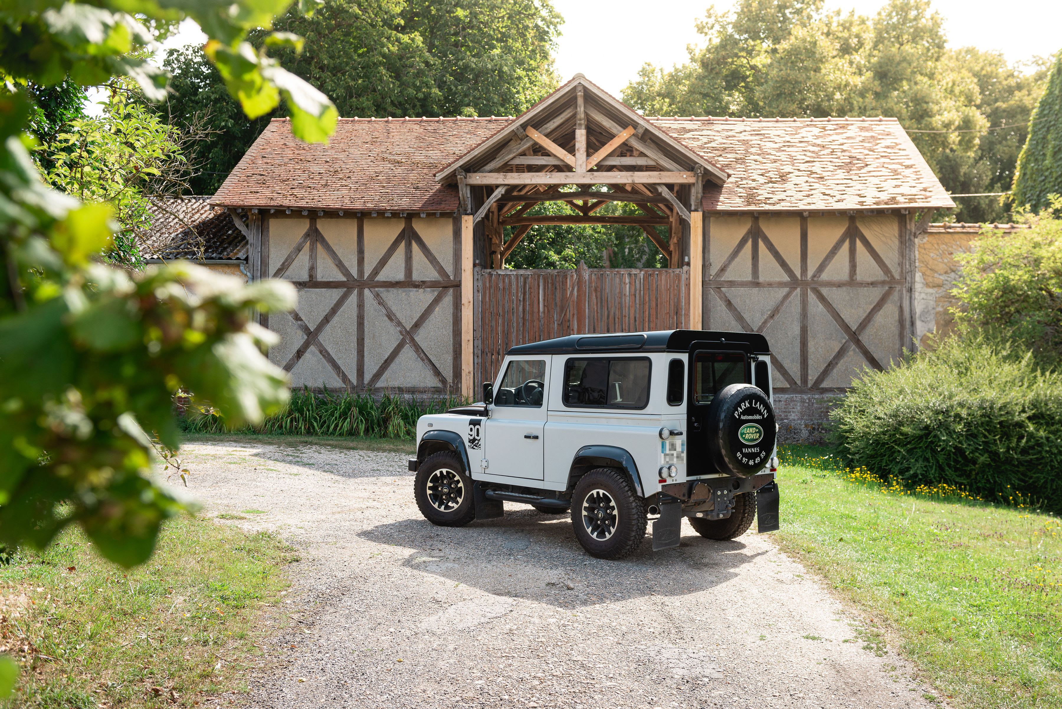 LAND ROVER Defender 90 Mark Ii Adventure Edition 2015 occasion extérieur (2)