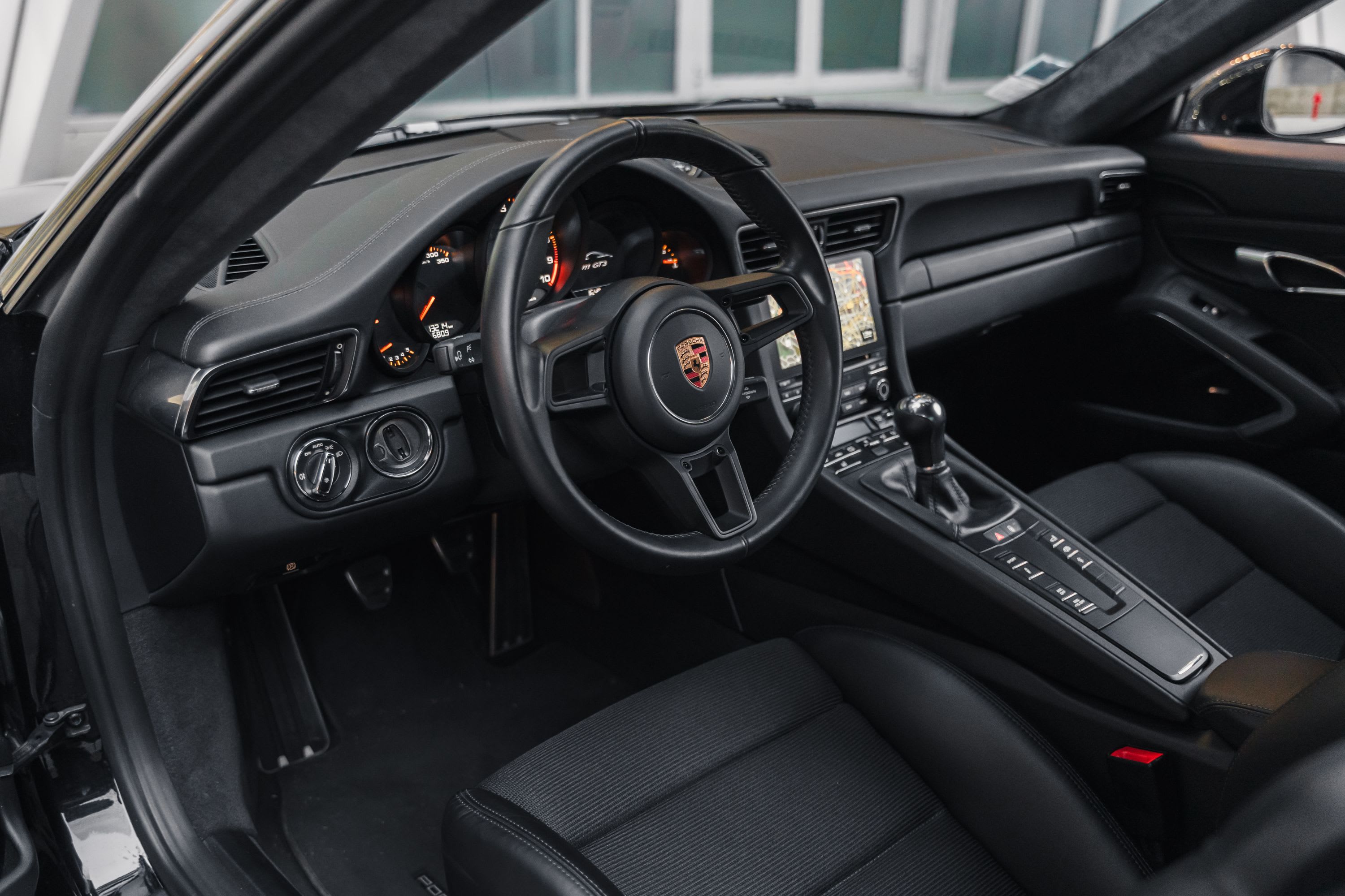PORSCHE 911 991.2 Gt3 Touring 2018 occasion intérieur (1)