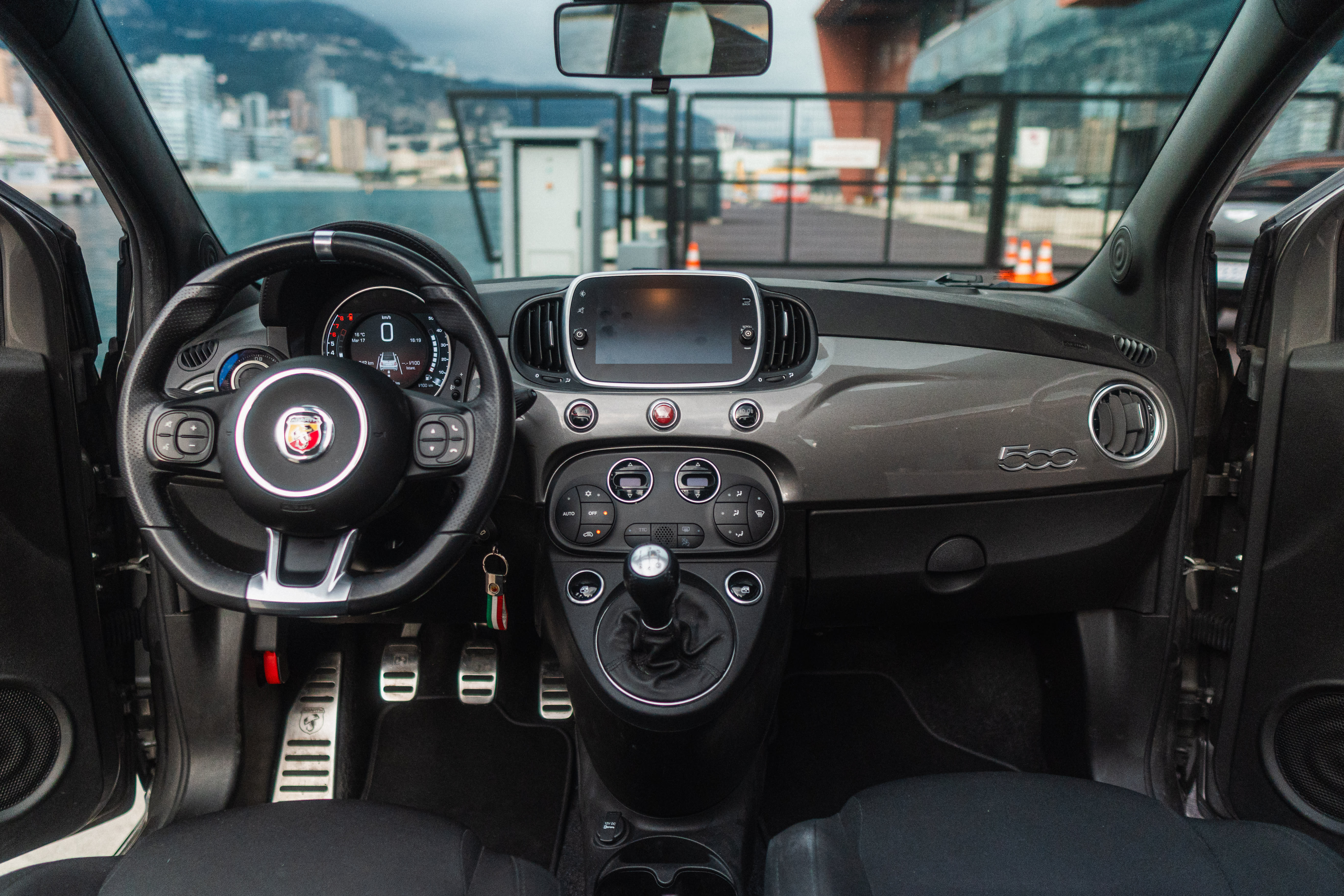 FIAT ABARTH 595 70e Anniversaire 2019 occasion intérieur (1)