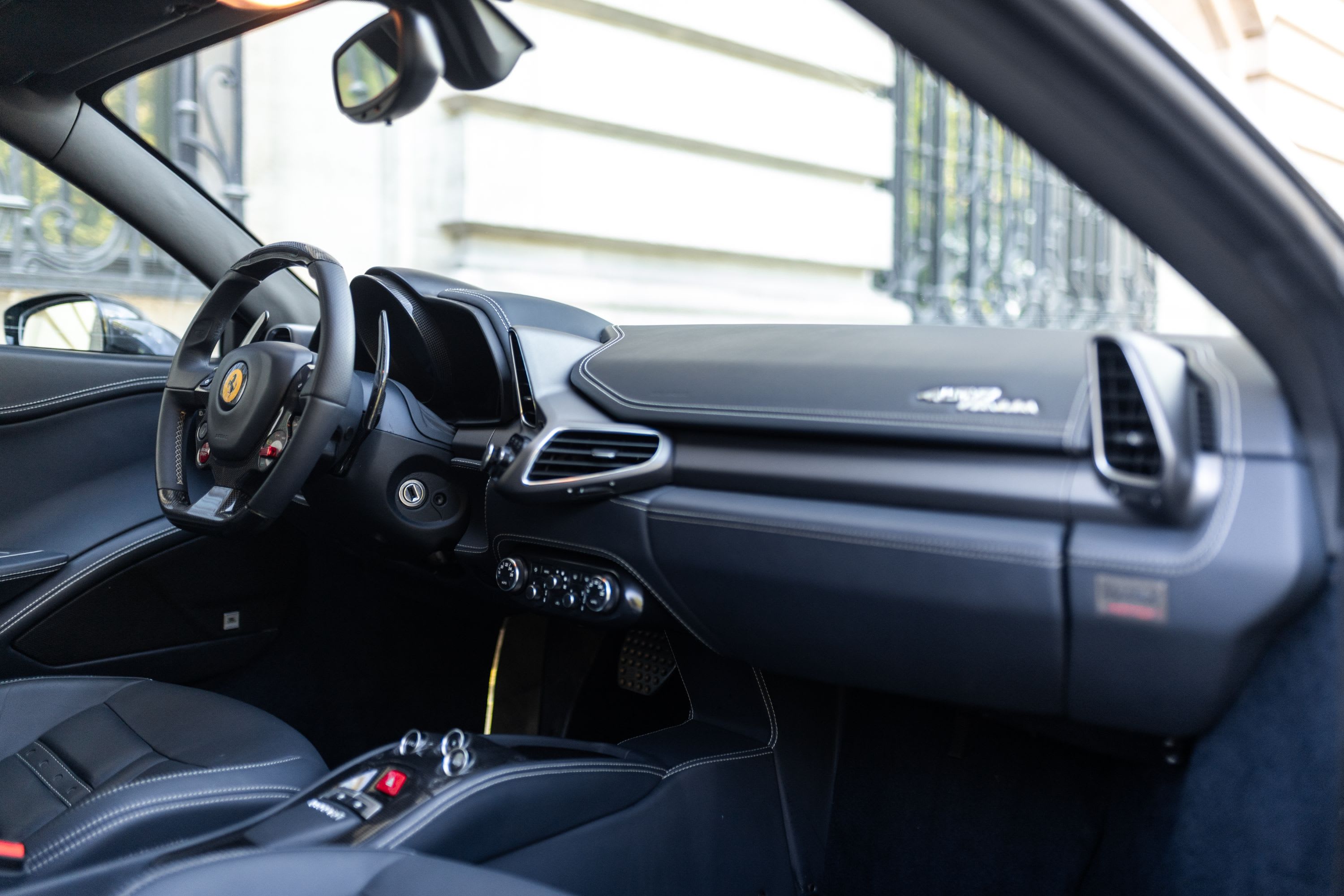 FERRARI 458 Italia 2011 occasion intérieur (1)