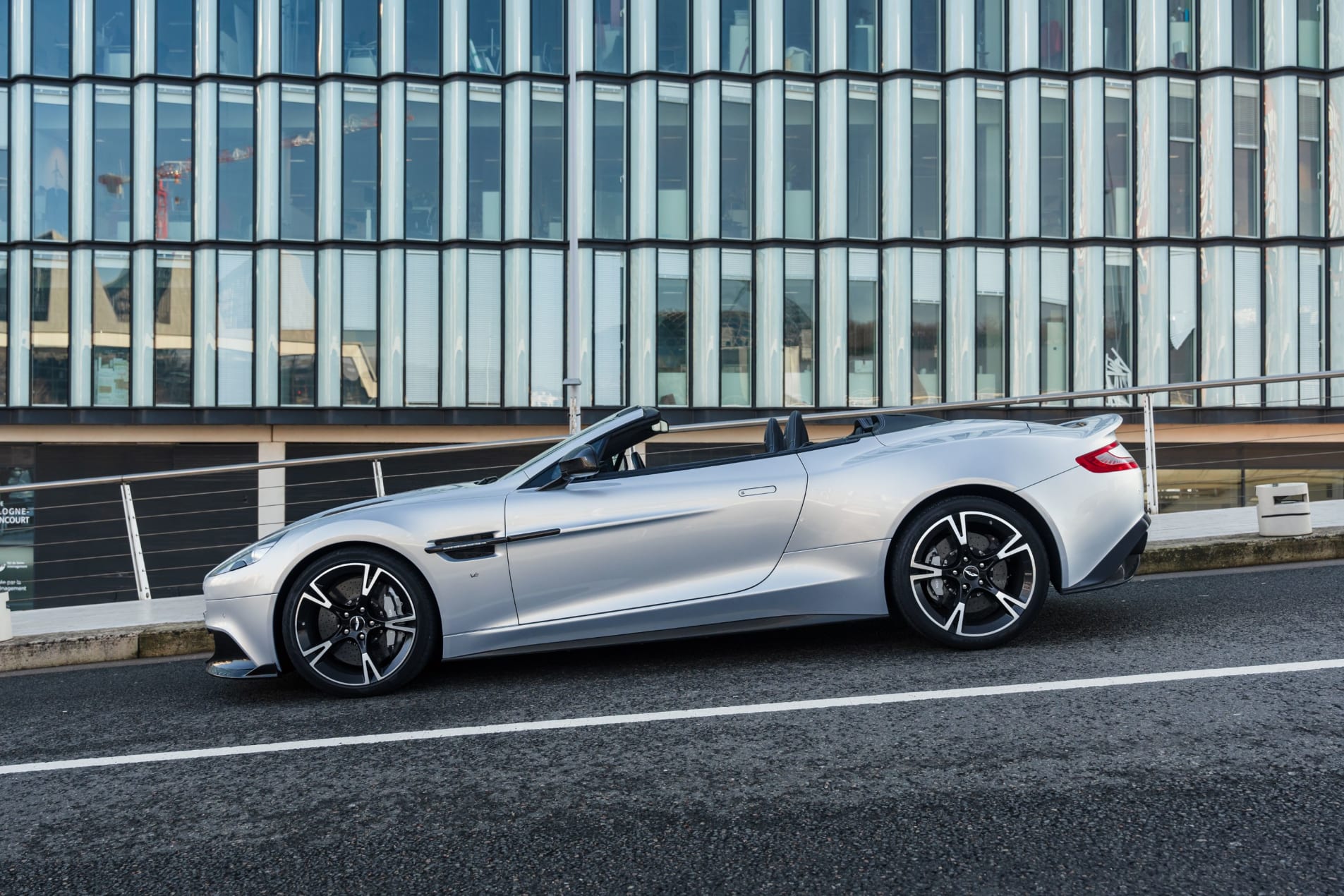 ASTON MARTIN Vanquish s v12 volante 2018