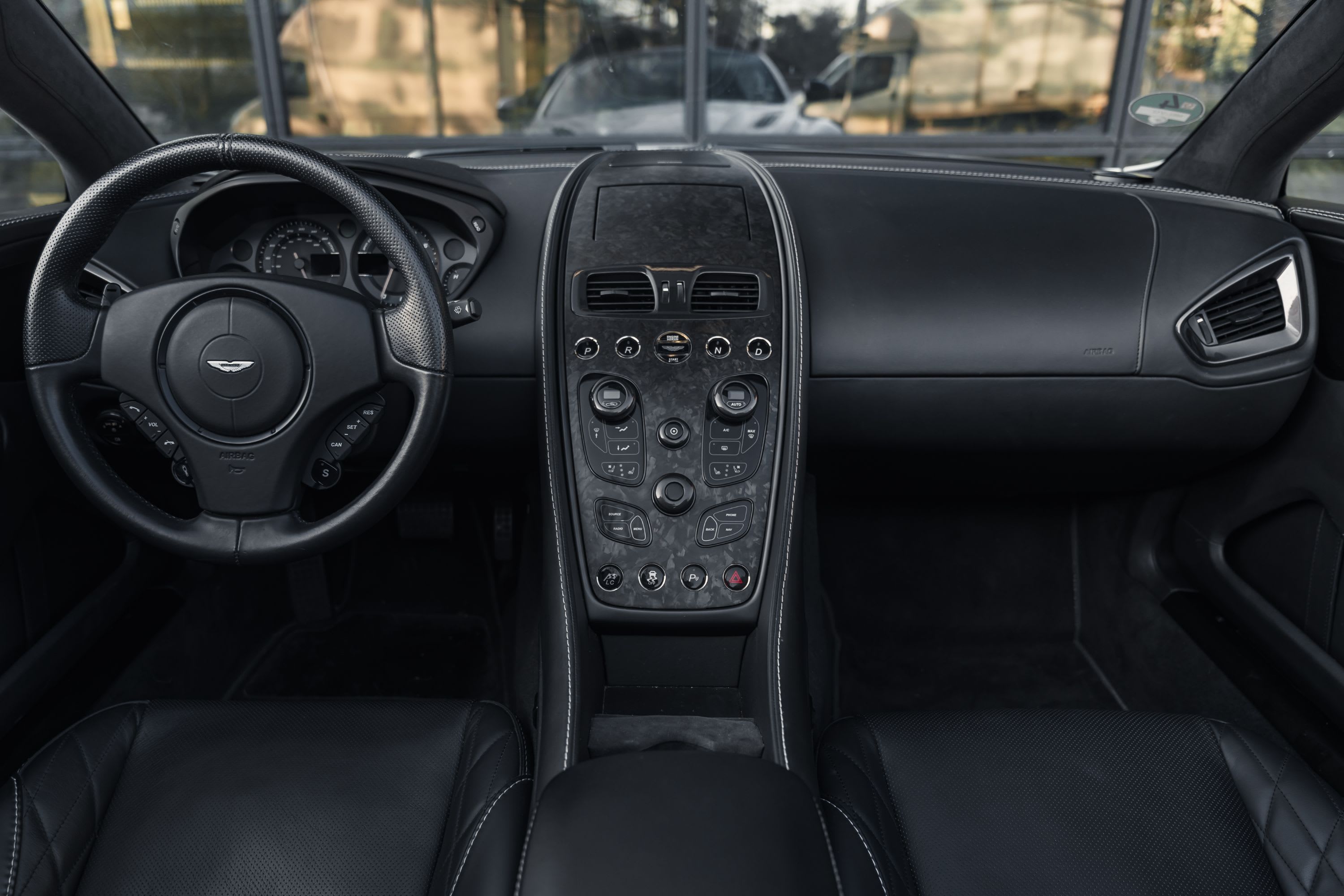 ASTON MARTIN Vanquish   2018 used interior (1)