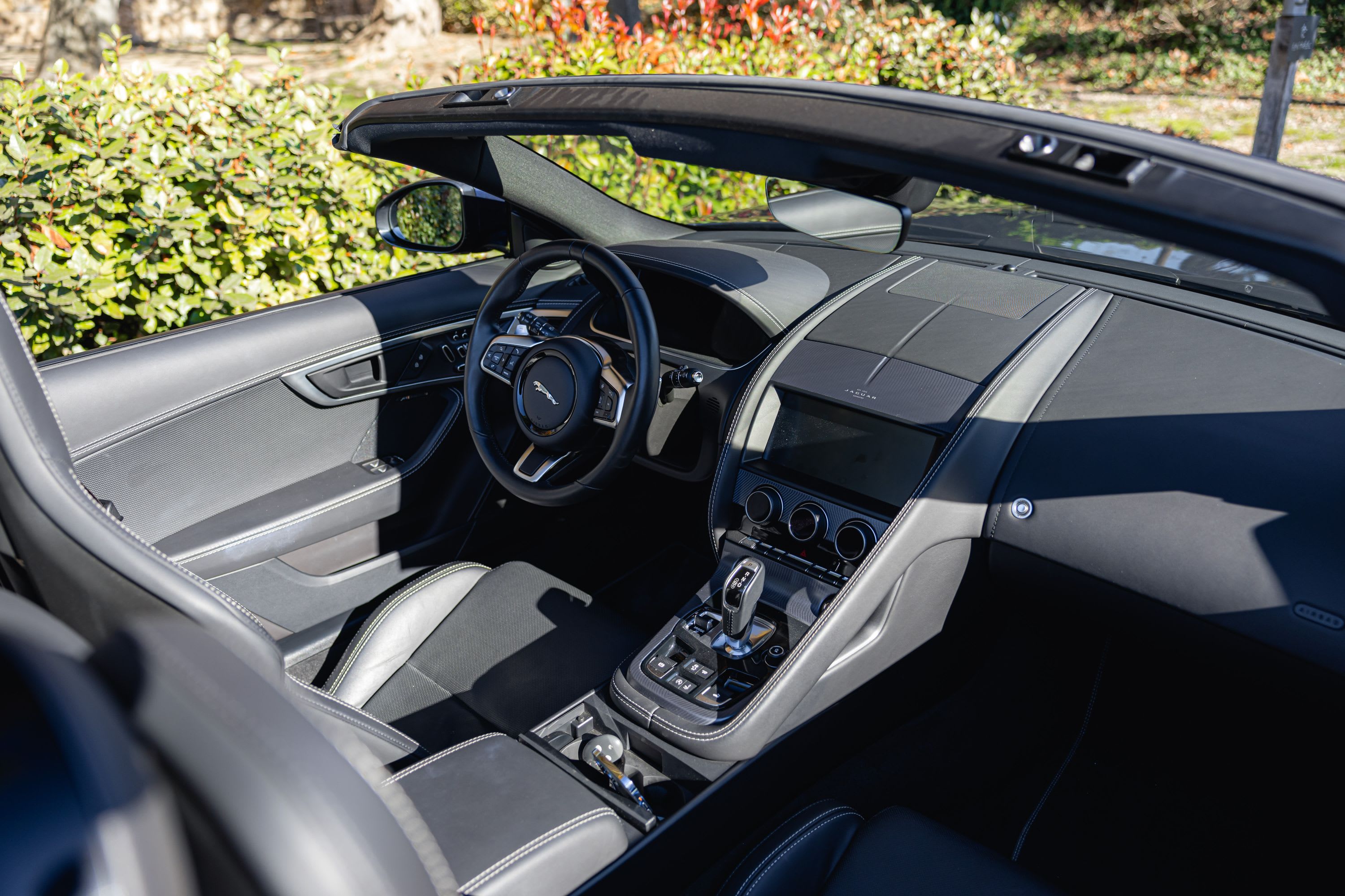 JAGUAR F-type P450 R-dynamic 2021 used interior (1)