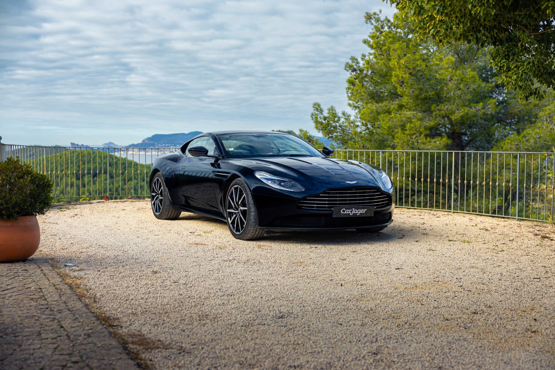 Photo ASTON MARTIN Db11 V12 2017