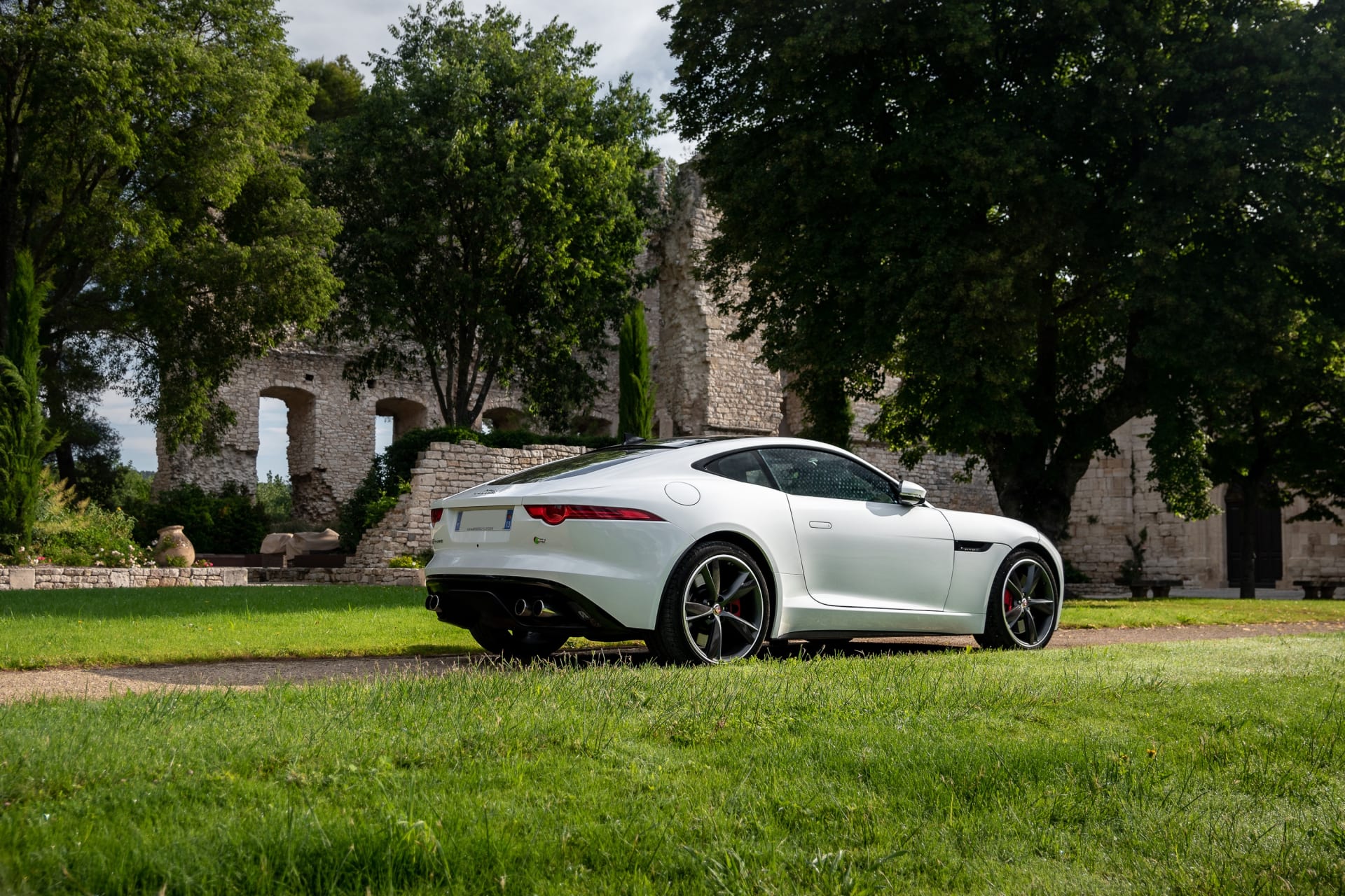 Jaguar F-type R