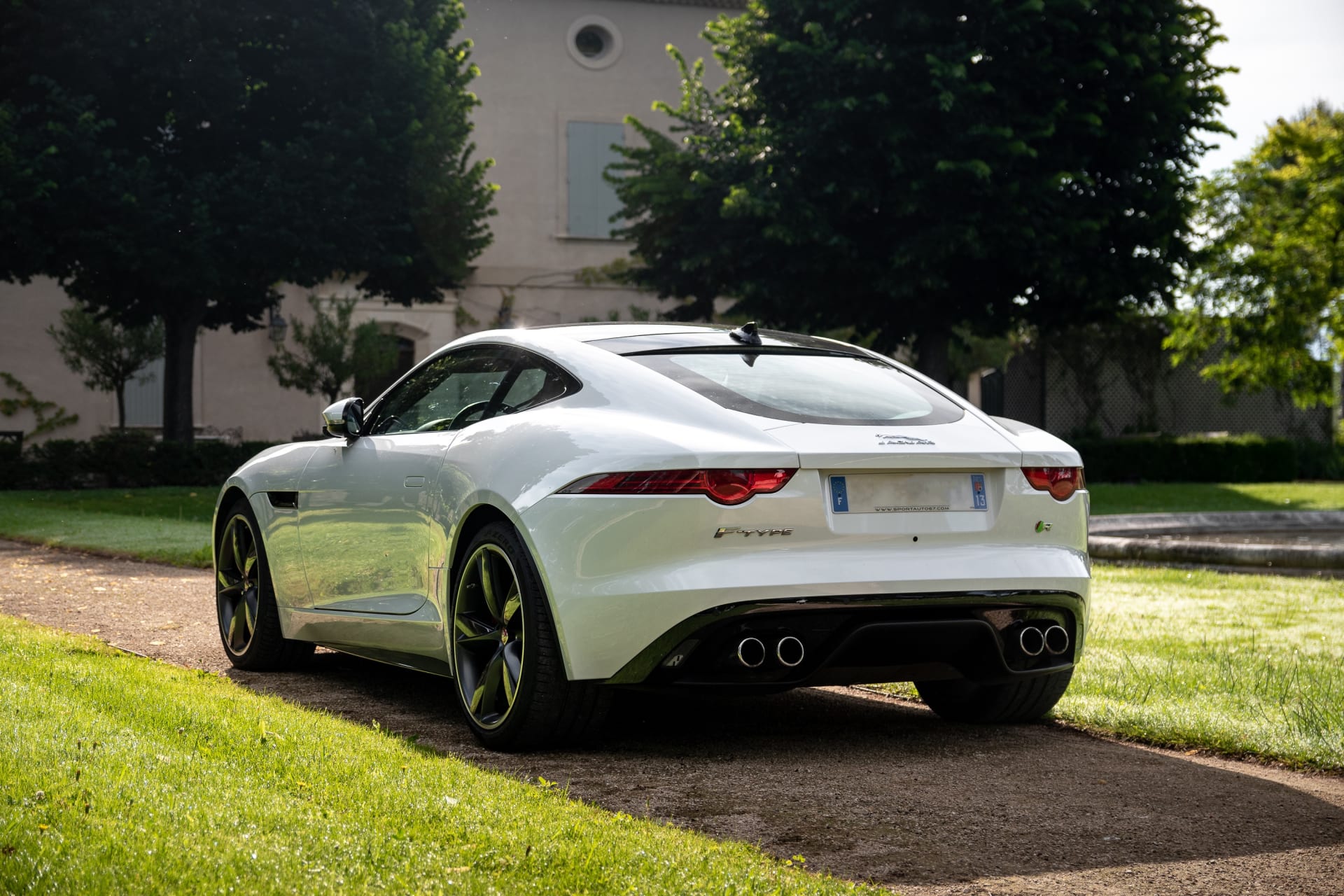 Jaguar F-type R