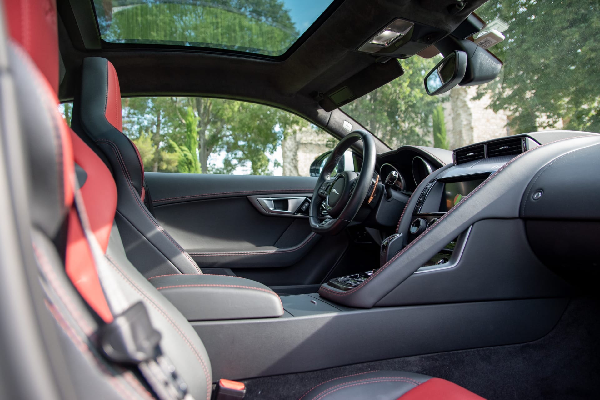 Jaguar F-type R